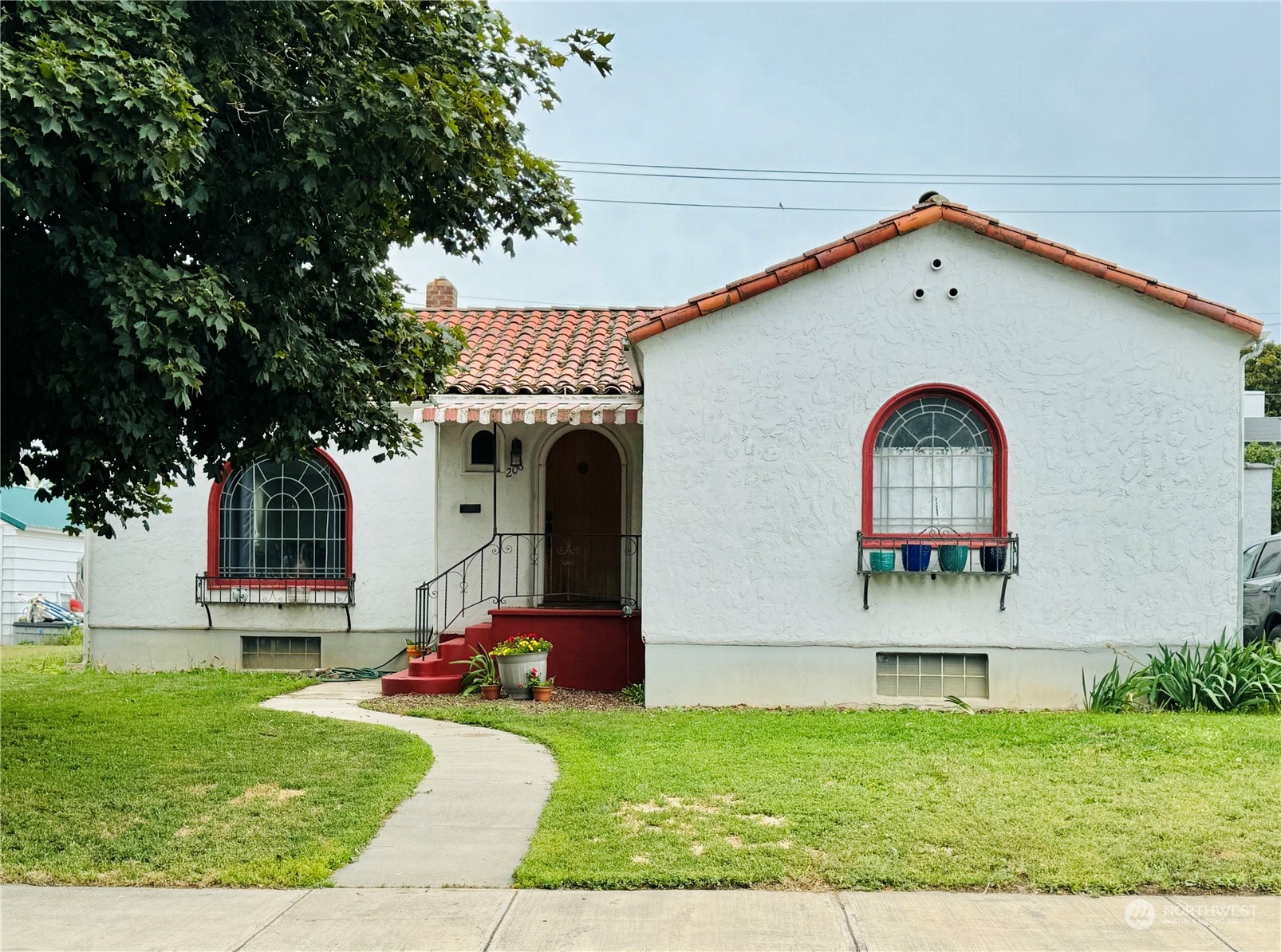 206 E 6th Avenue