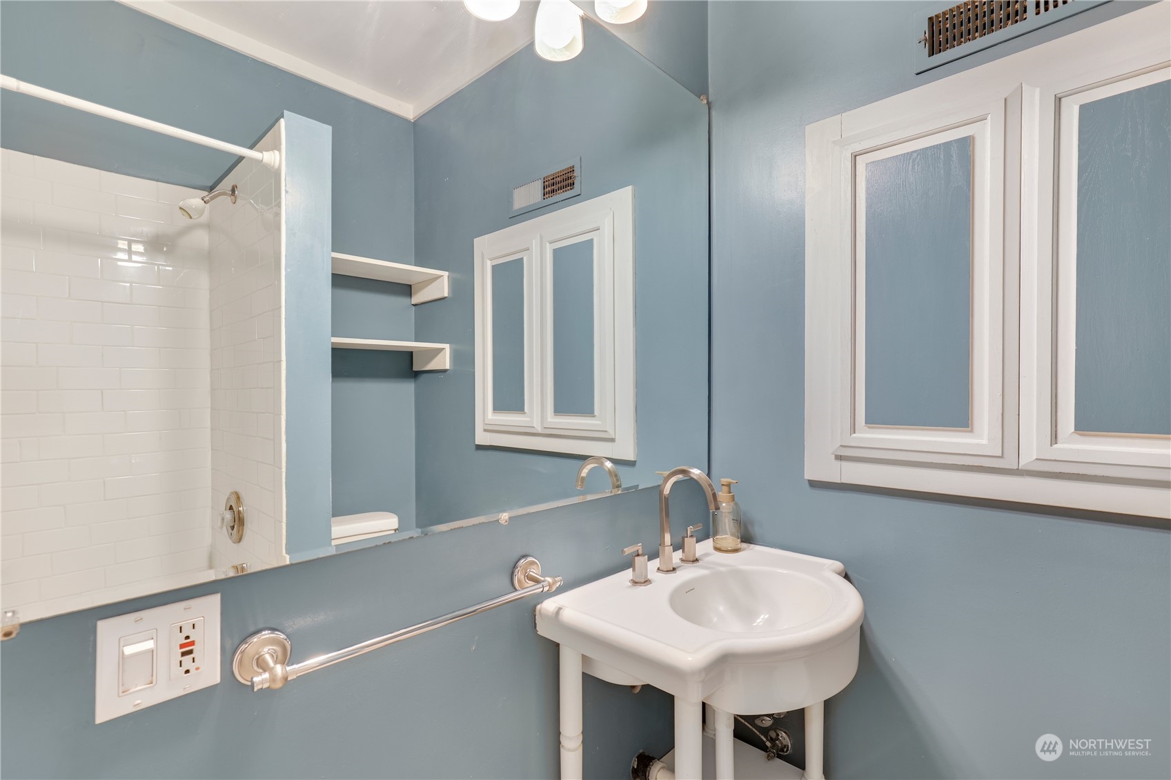 1107 E Denny Way Unit: B7