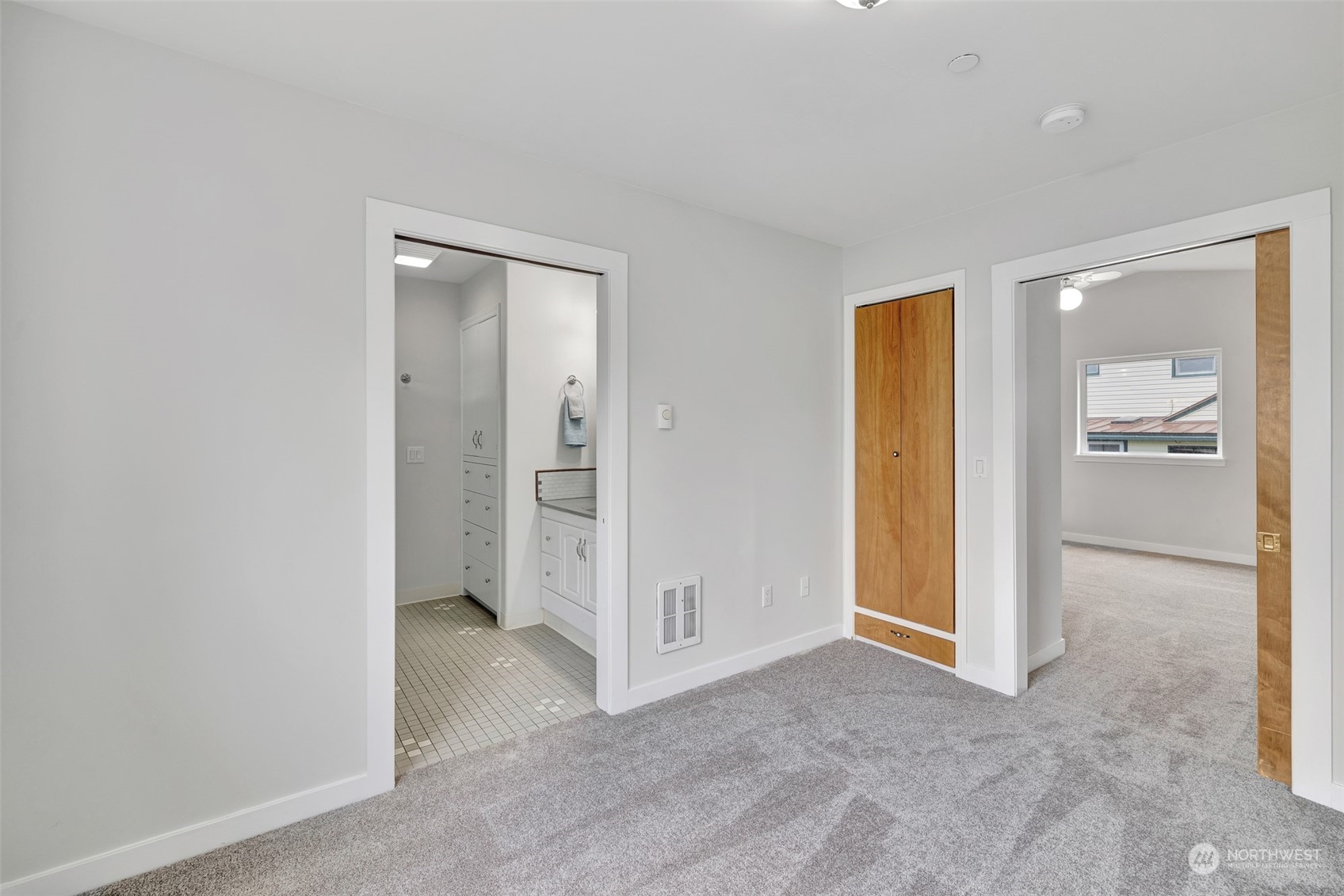 916 E 5th Street
