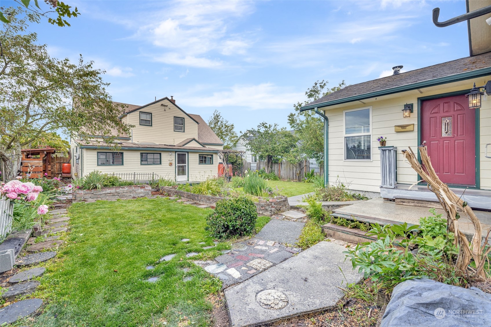 916 E 5th Street