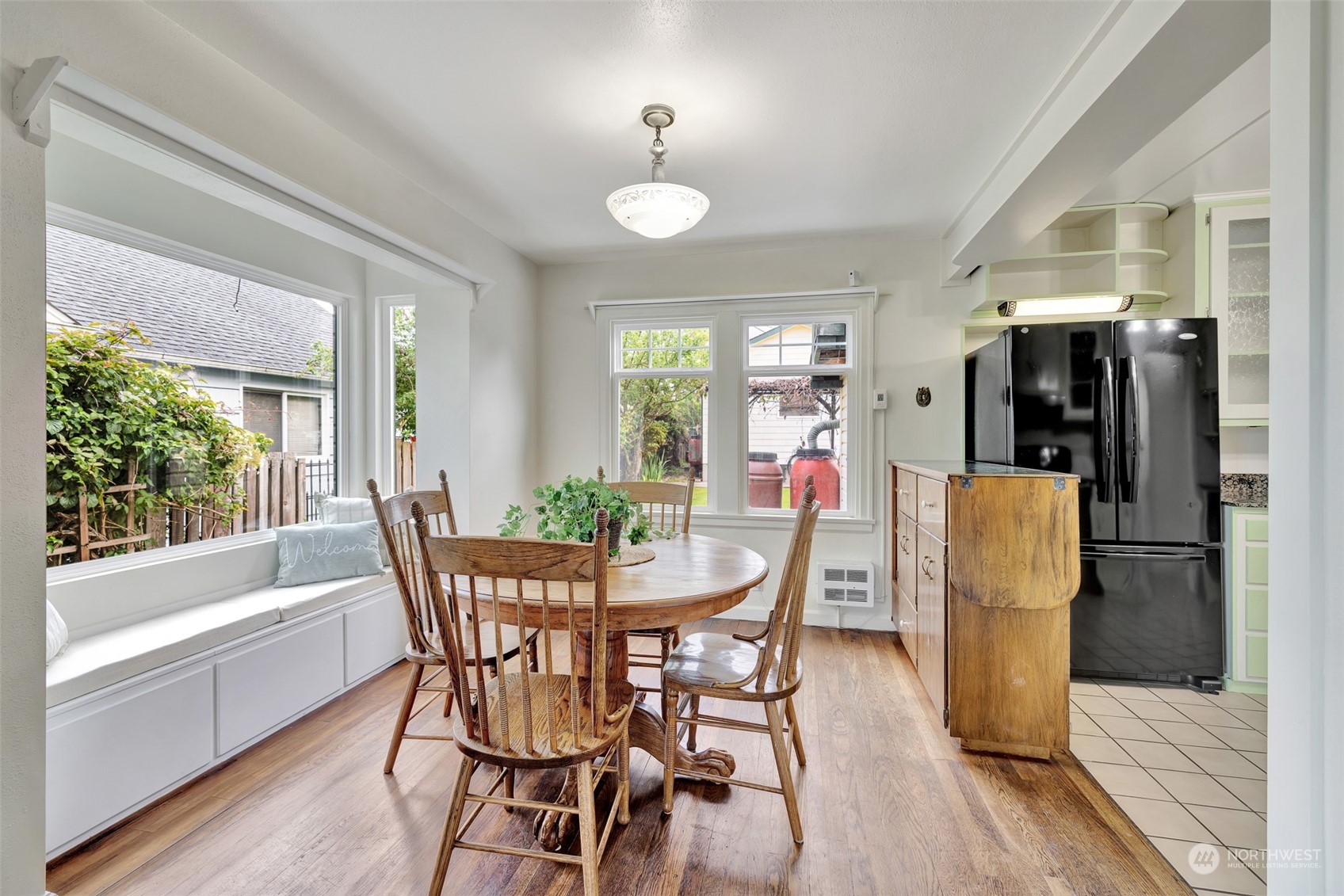 916 E 5th Street