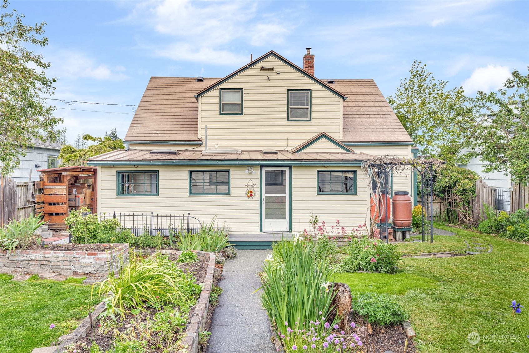 916 E 5th Street