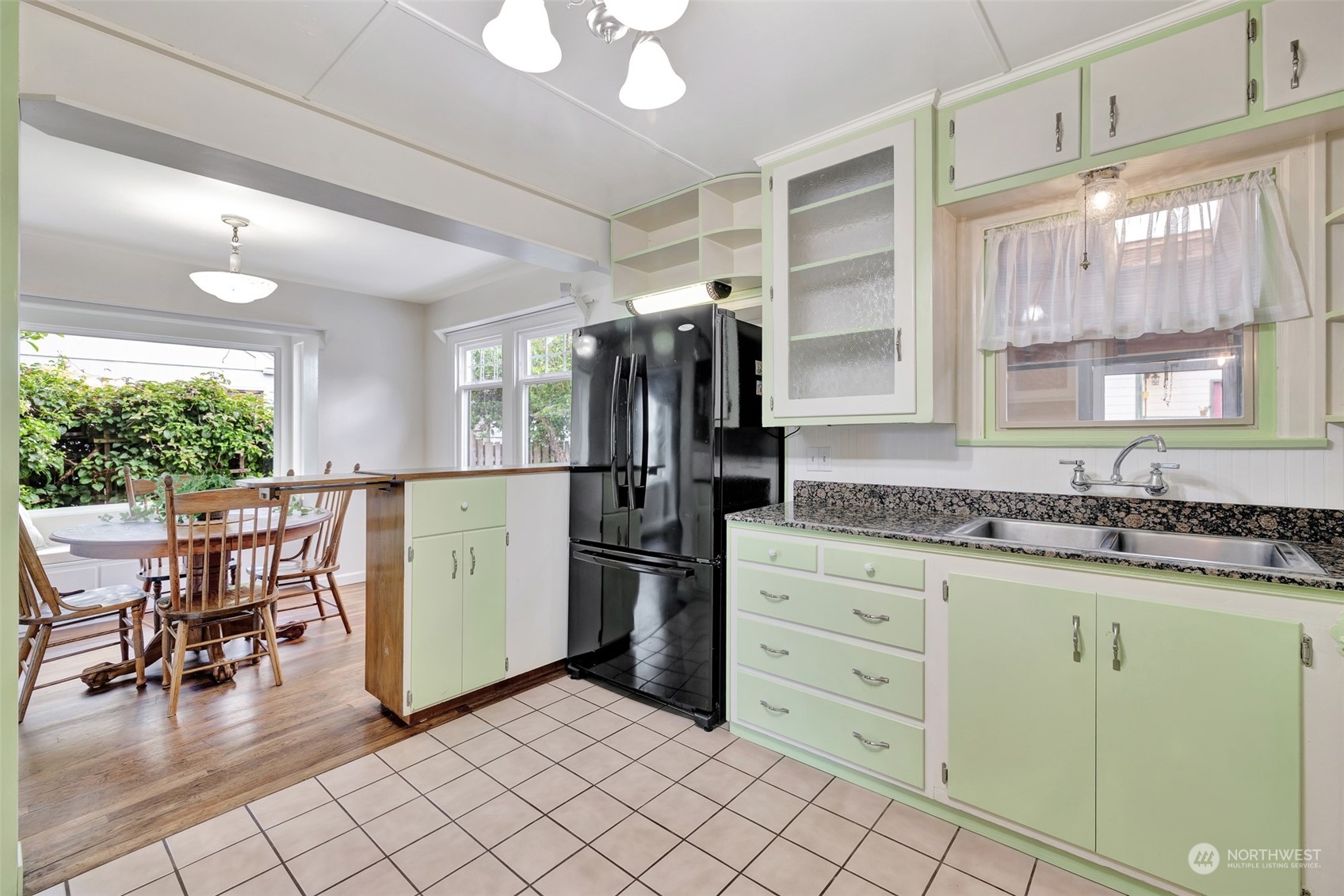 916 E 5th Street
