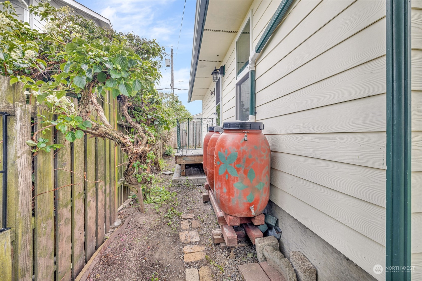 916 E 5th Street