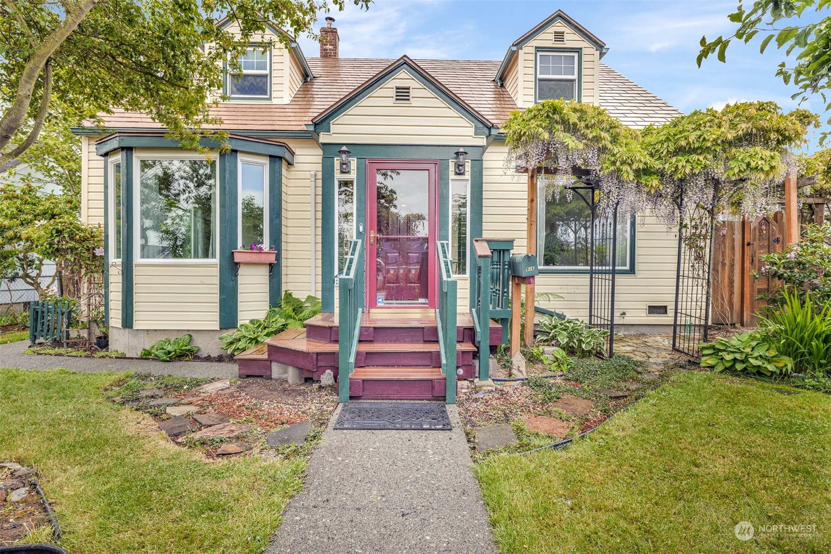 916 E 5th Street