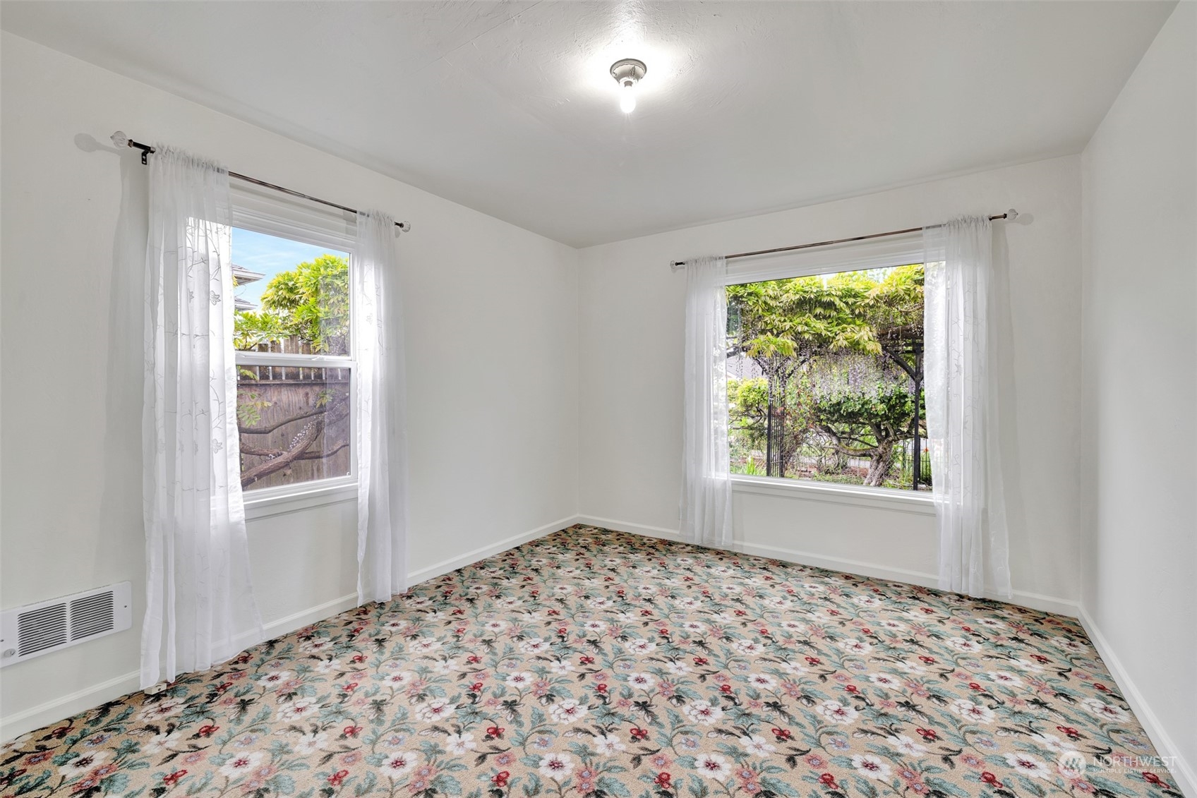 916 E 5th Street