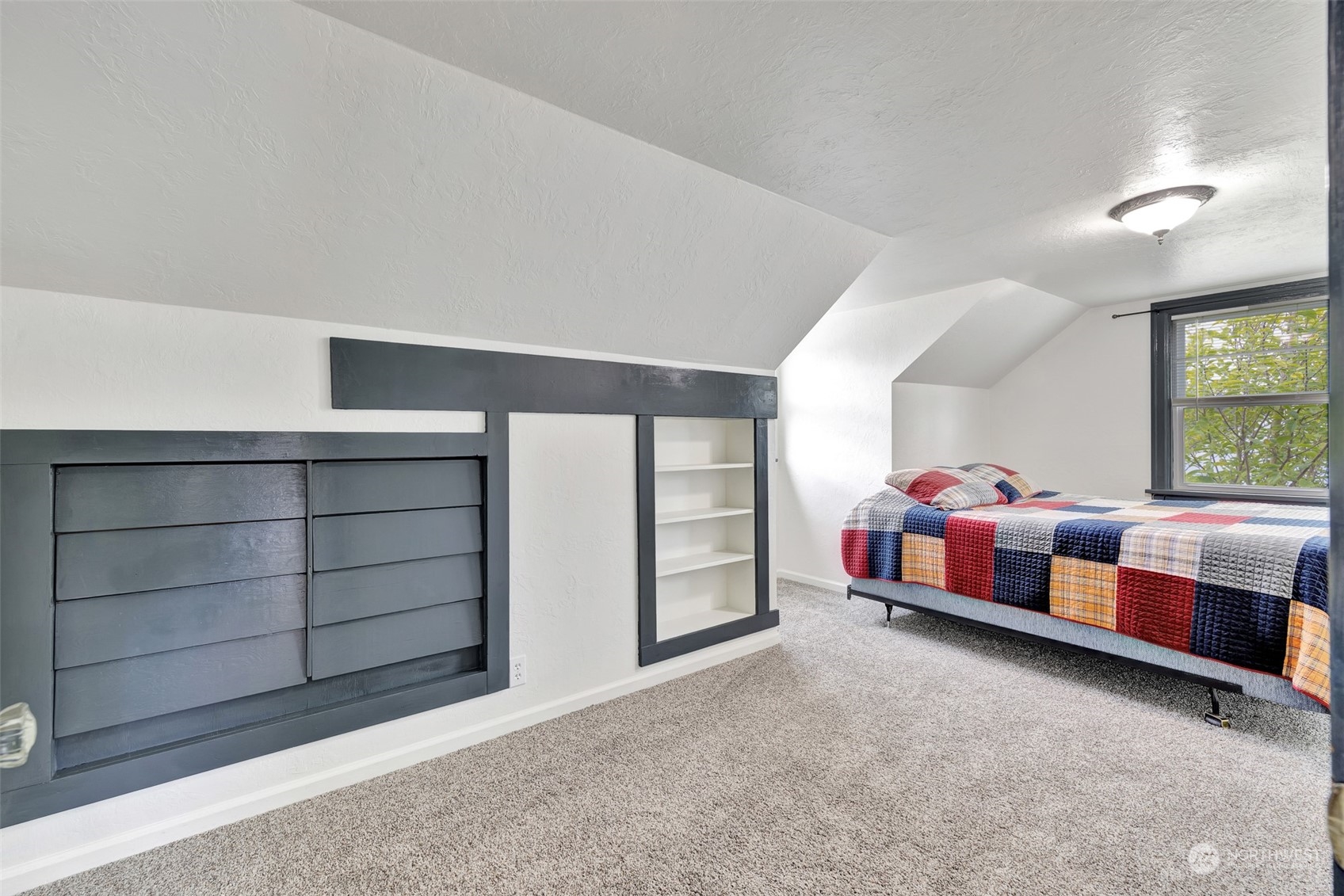 916 E 5th Street