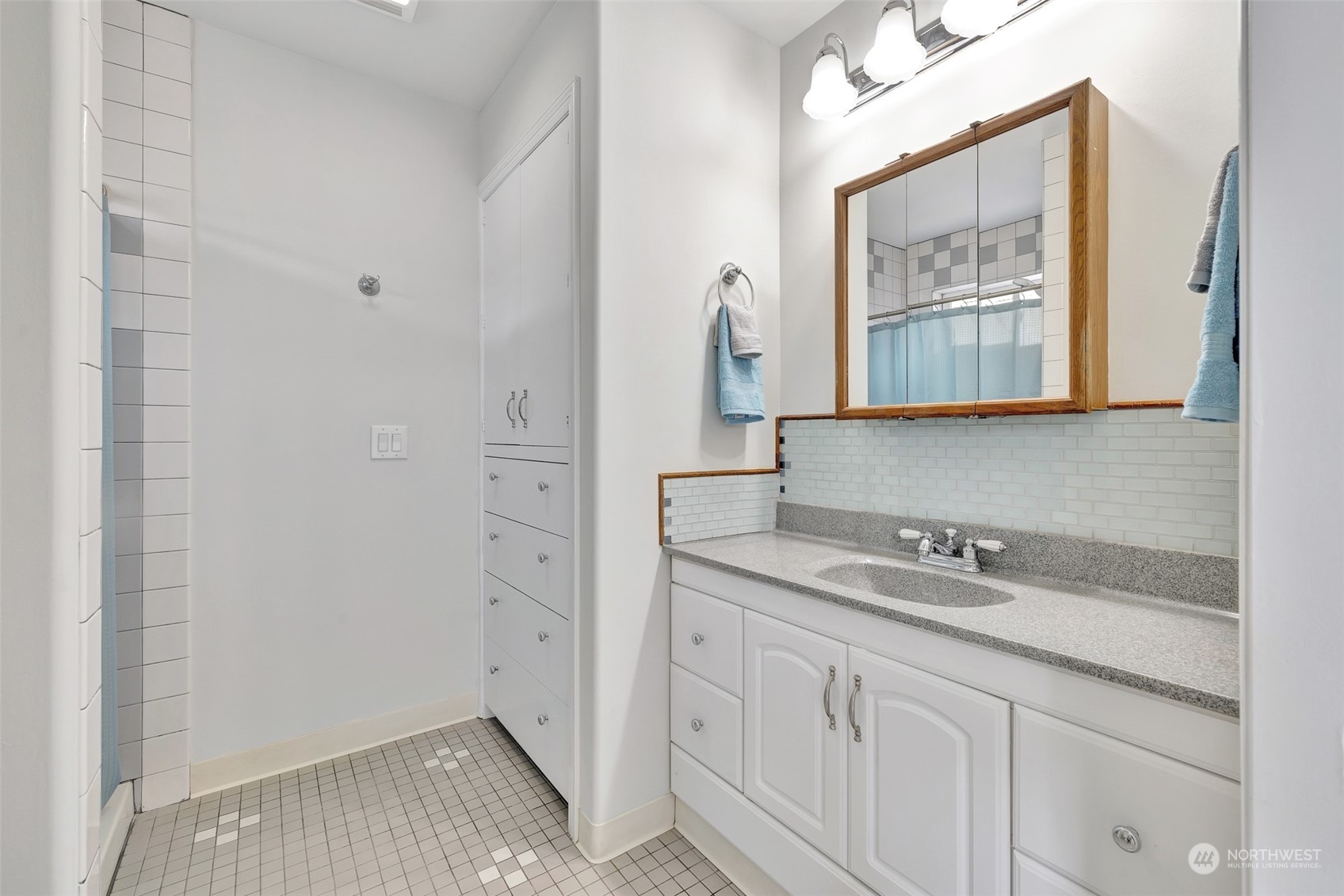 916 E 5th Street