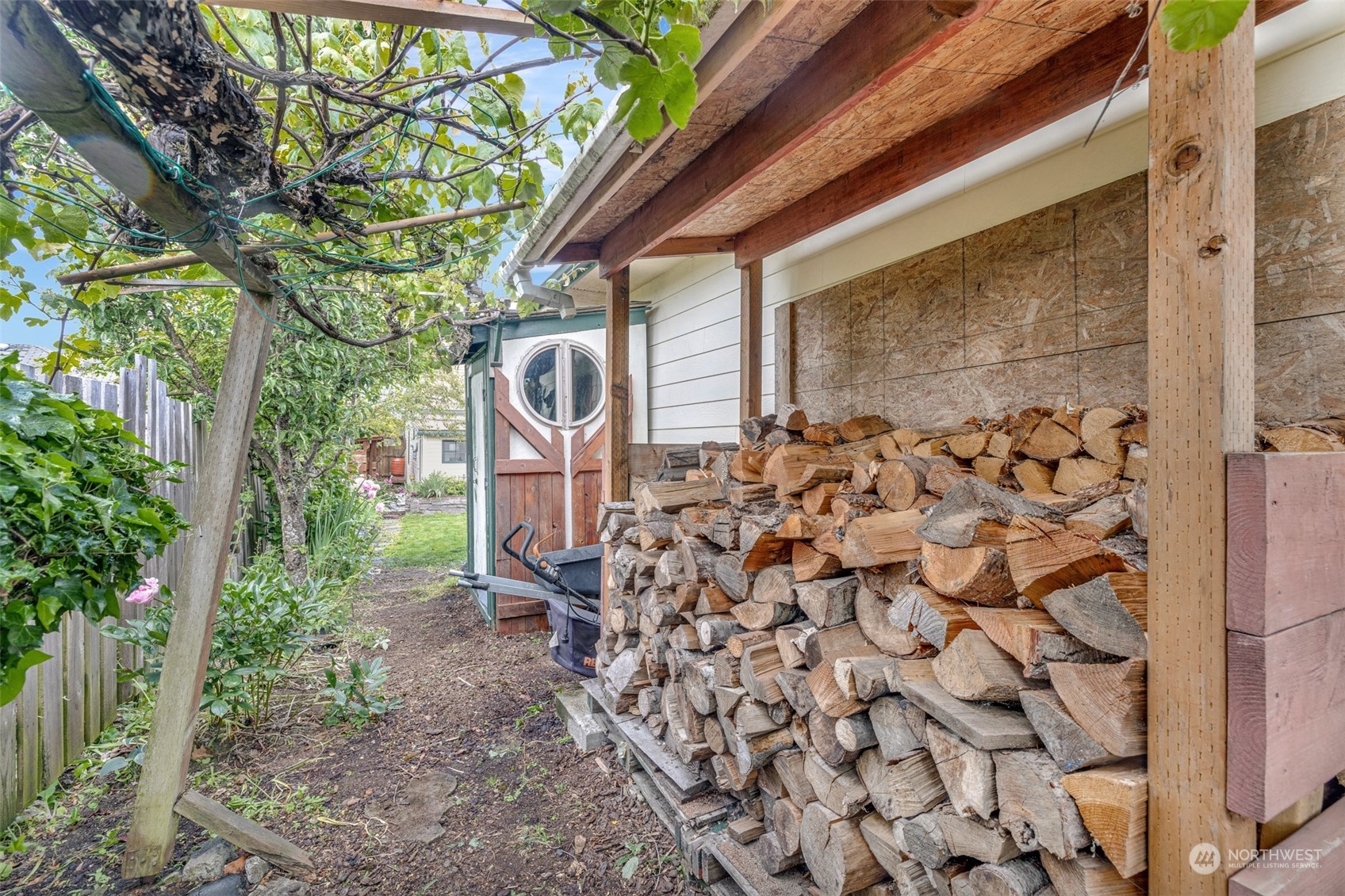 916 E 5th Street