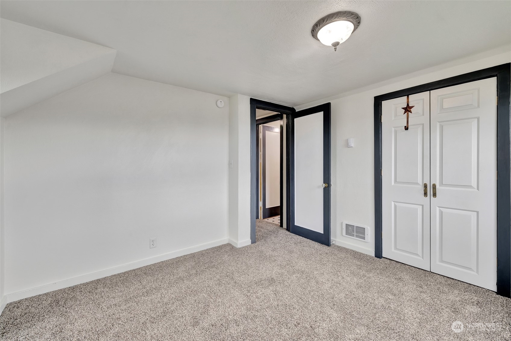 916 E 5th Street
