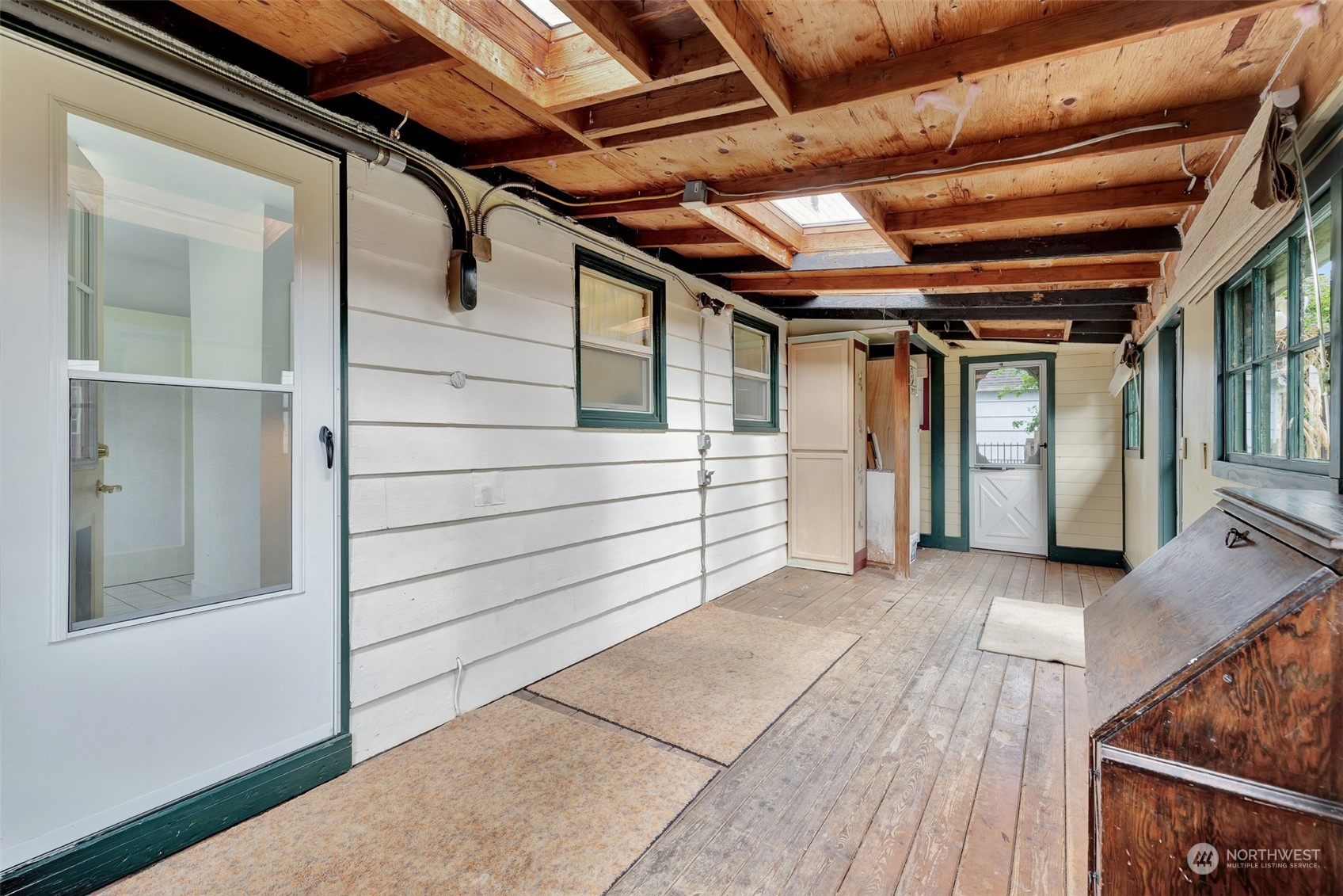916 E 5th Street