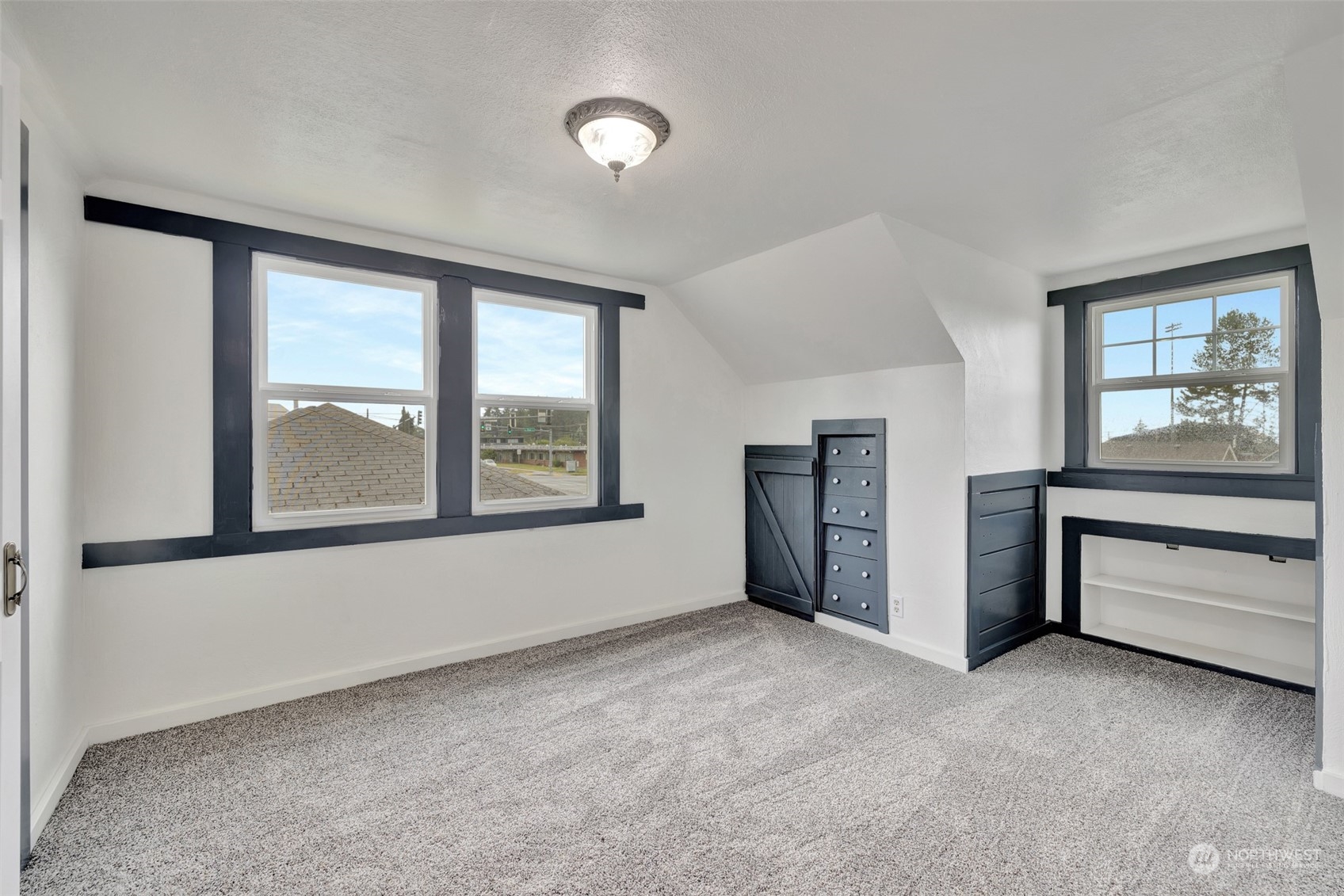 916 E 5th Street