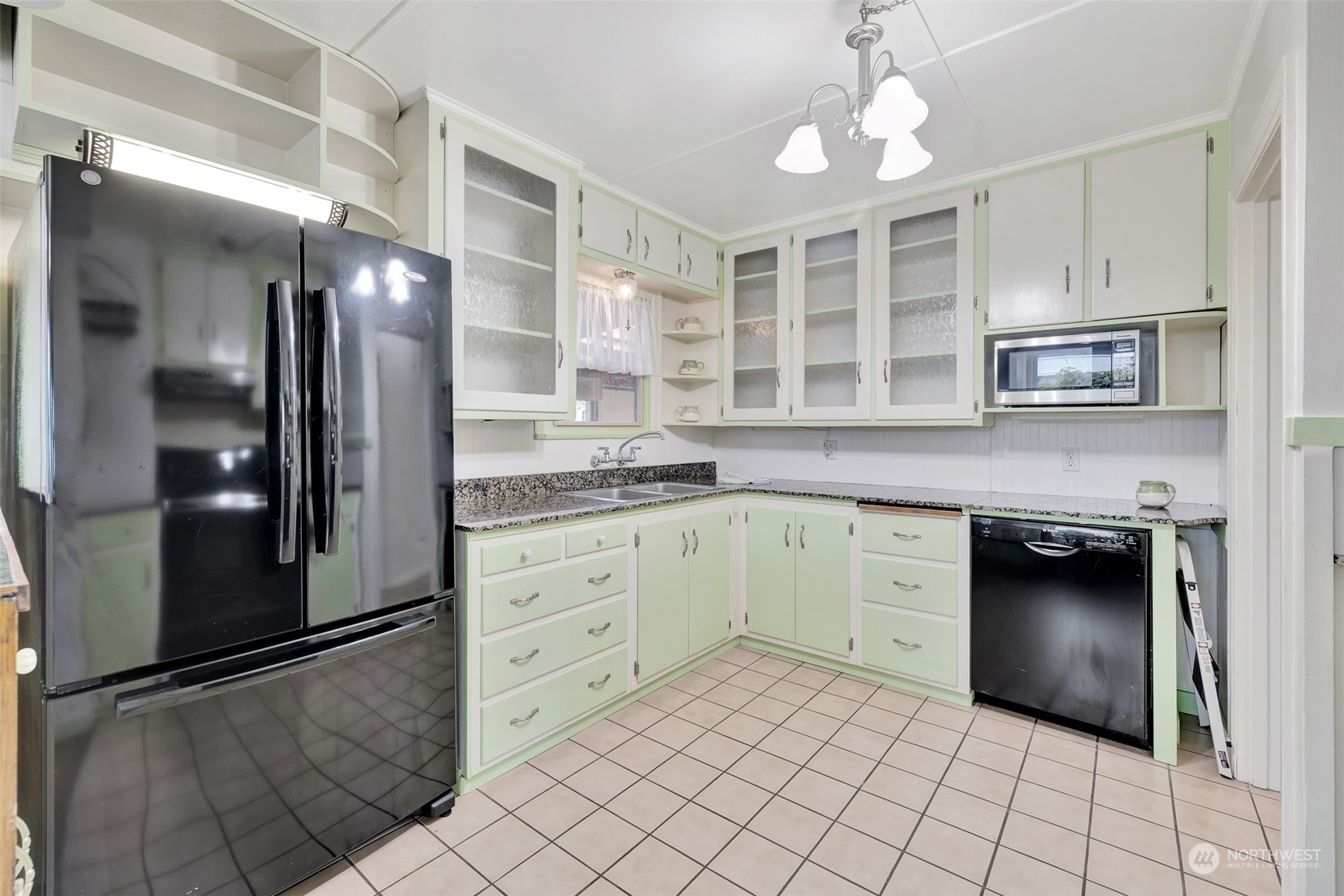 916 E 5th Street