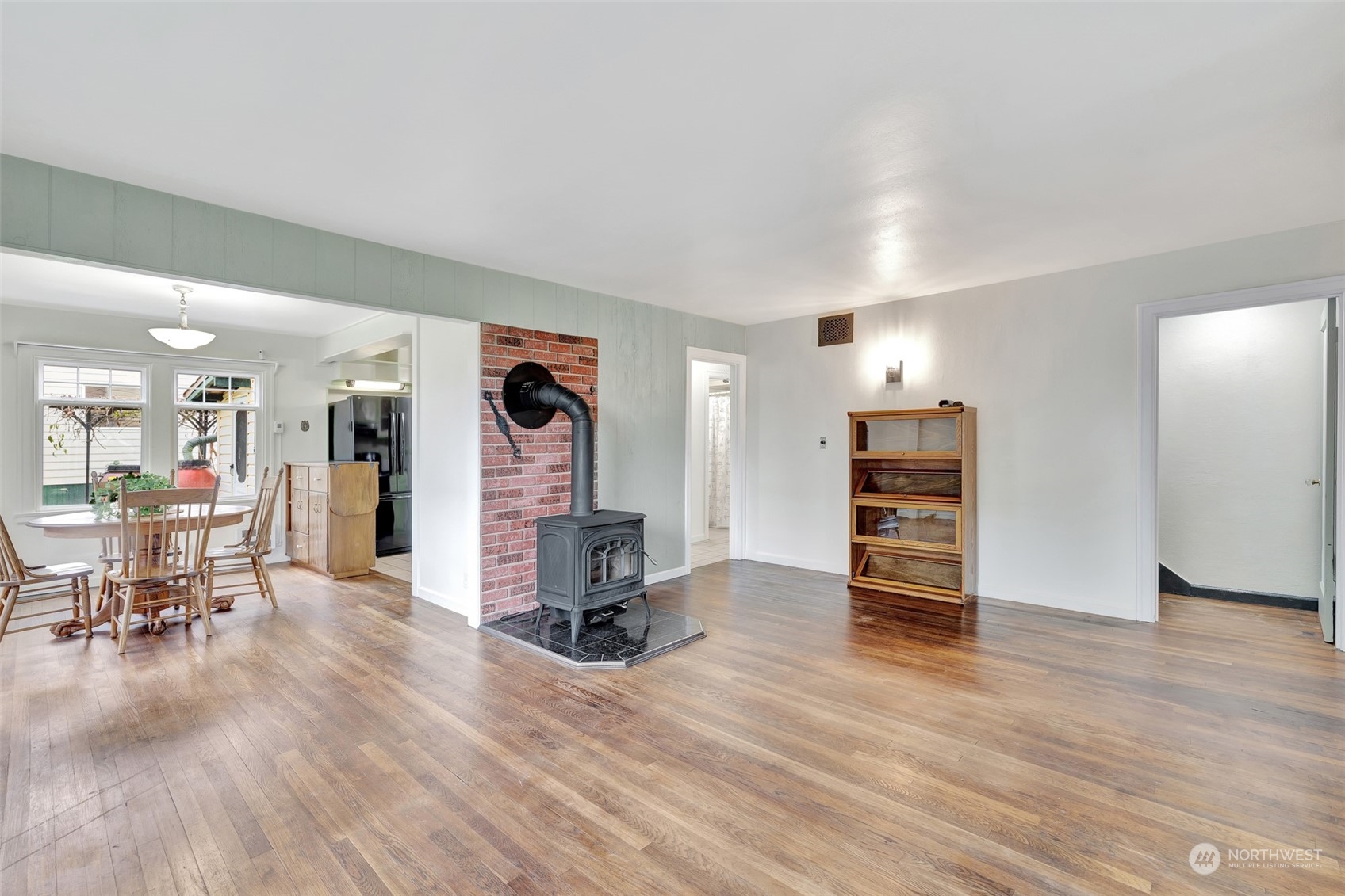 916 E 5th Street