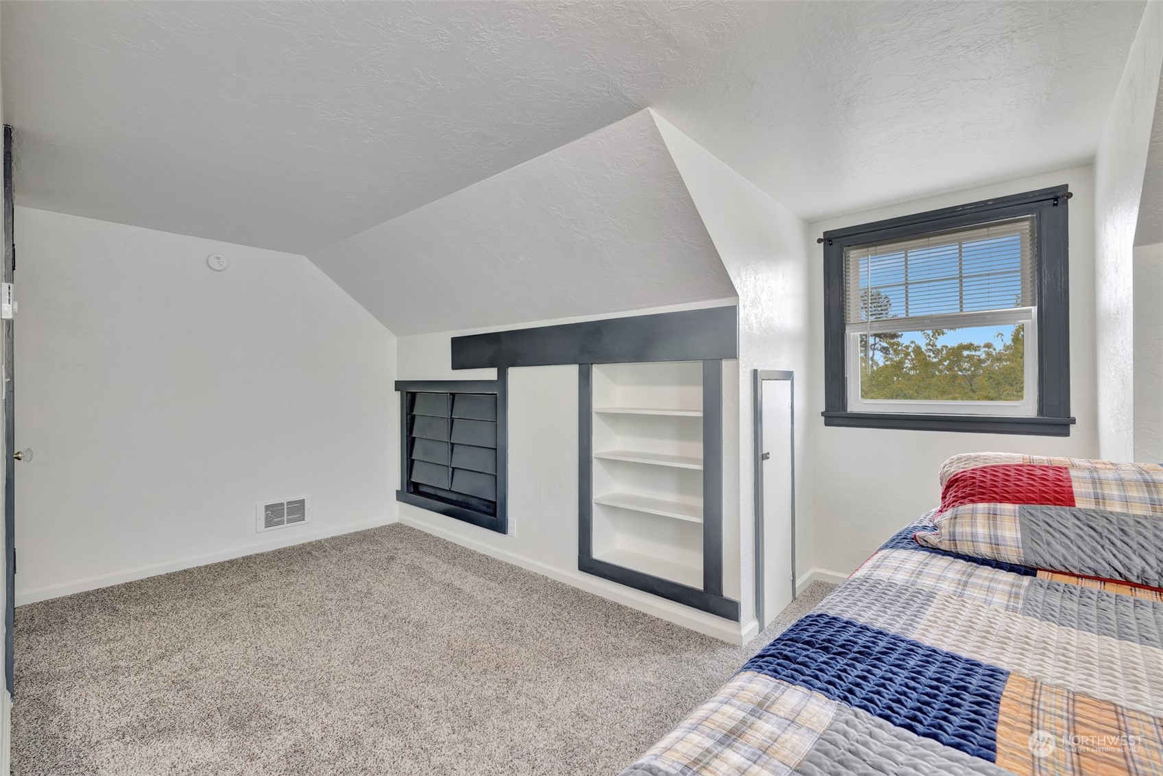 916 E 5th Street