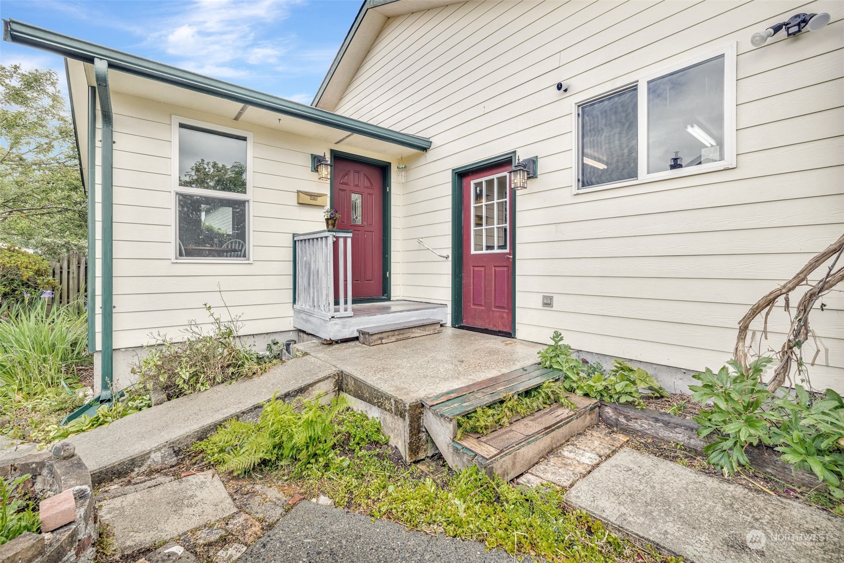 916 E 5th Street