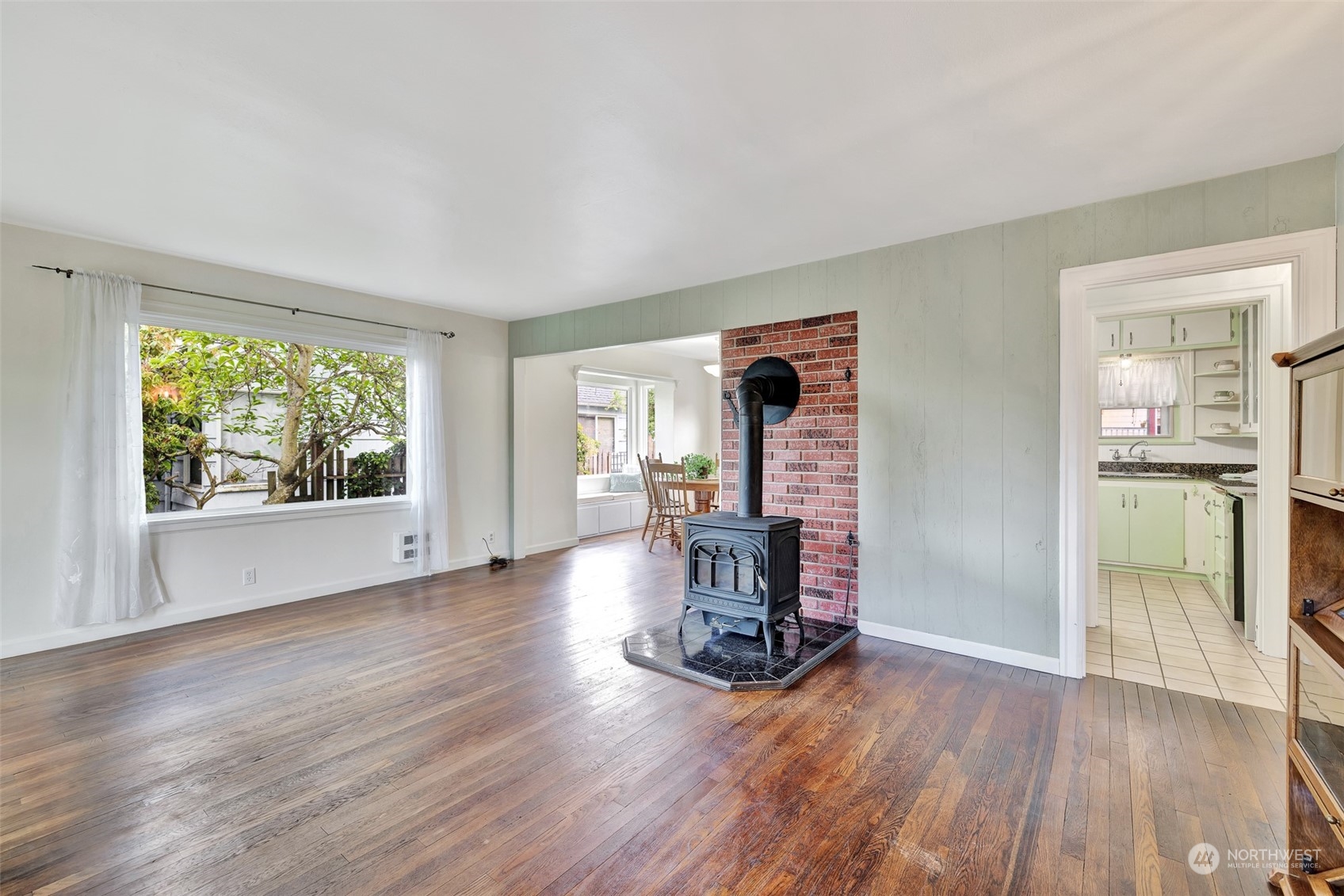 916 E 5th Street