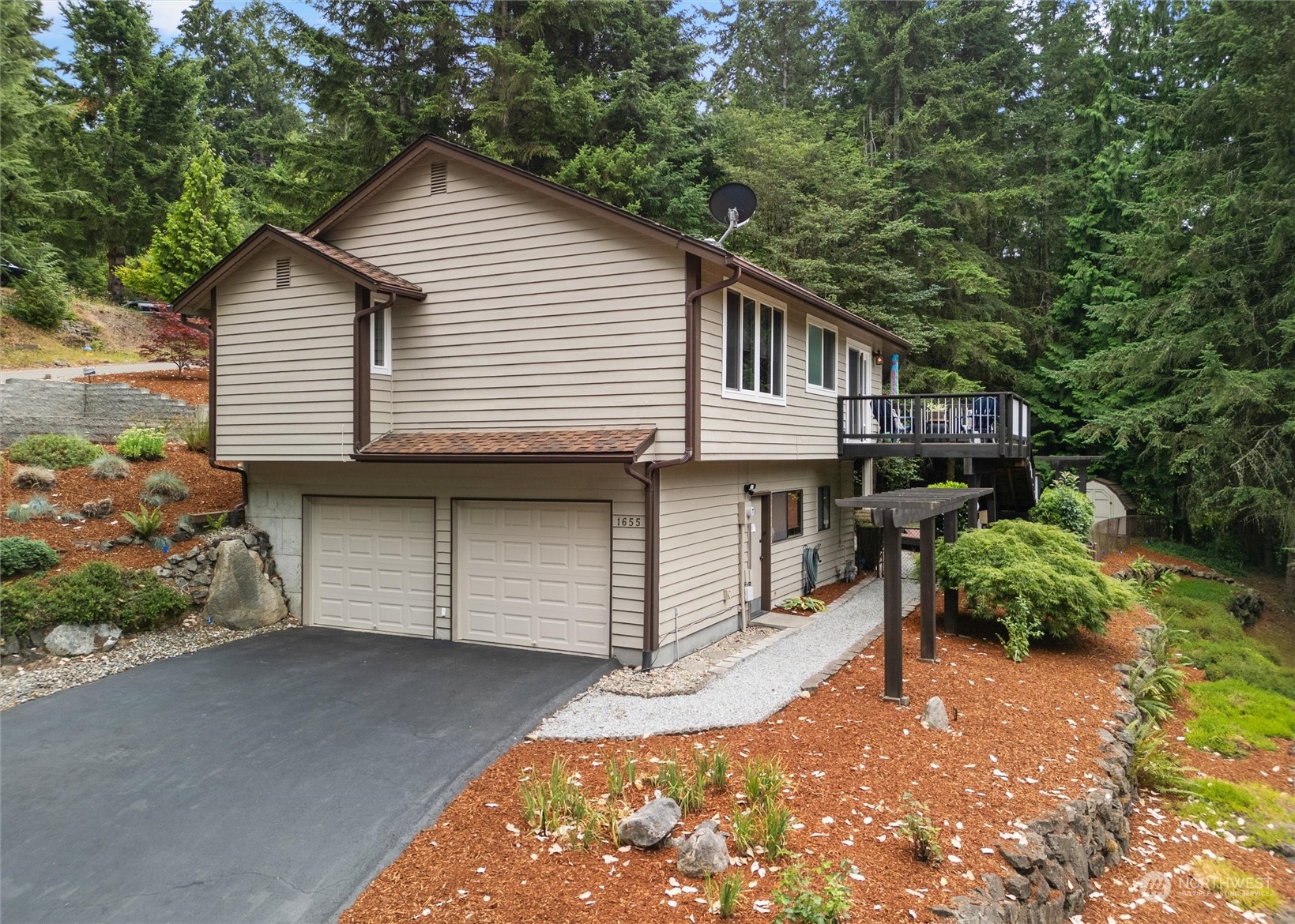 1655 NW Hidden Place