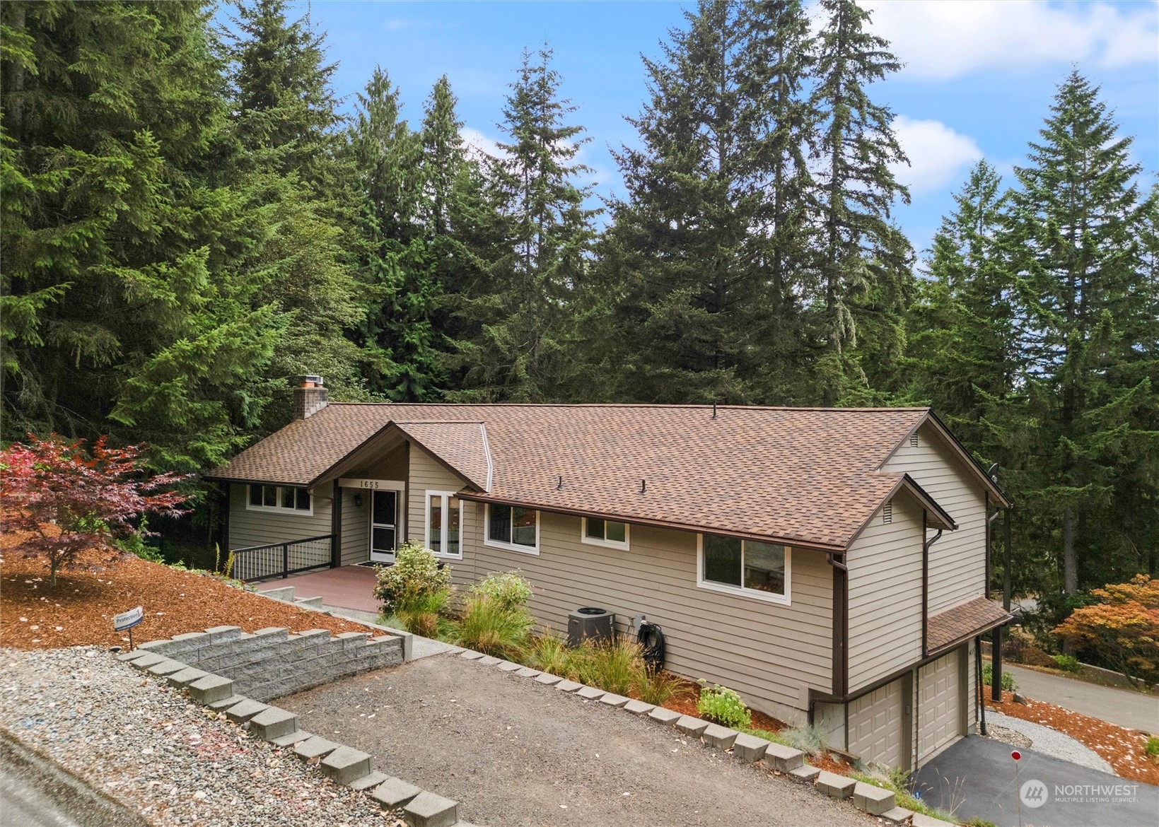 1655 NW Hidden Place