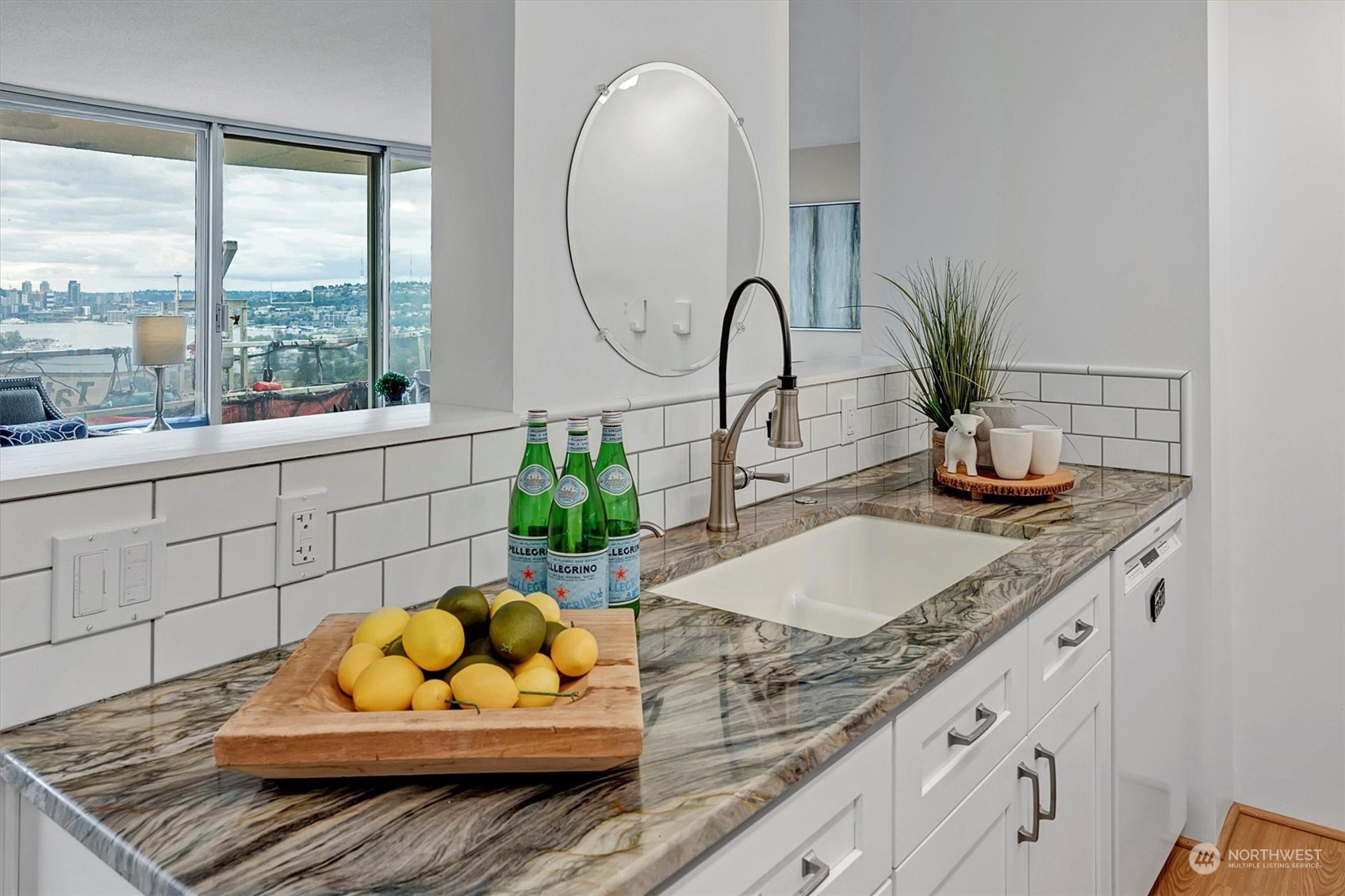 4540 8th Avenue NE Unit: 2001
