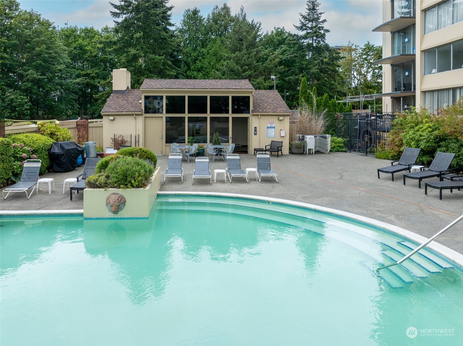 4540 8th Avenue NE Unit: 2001