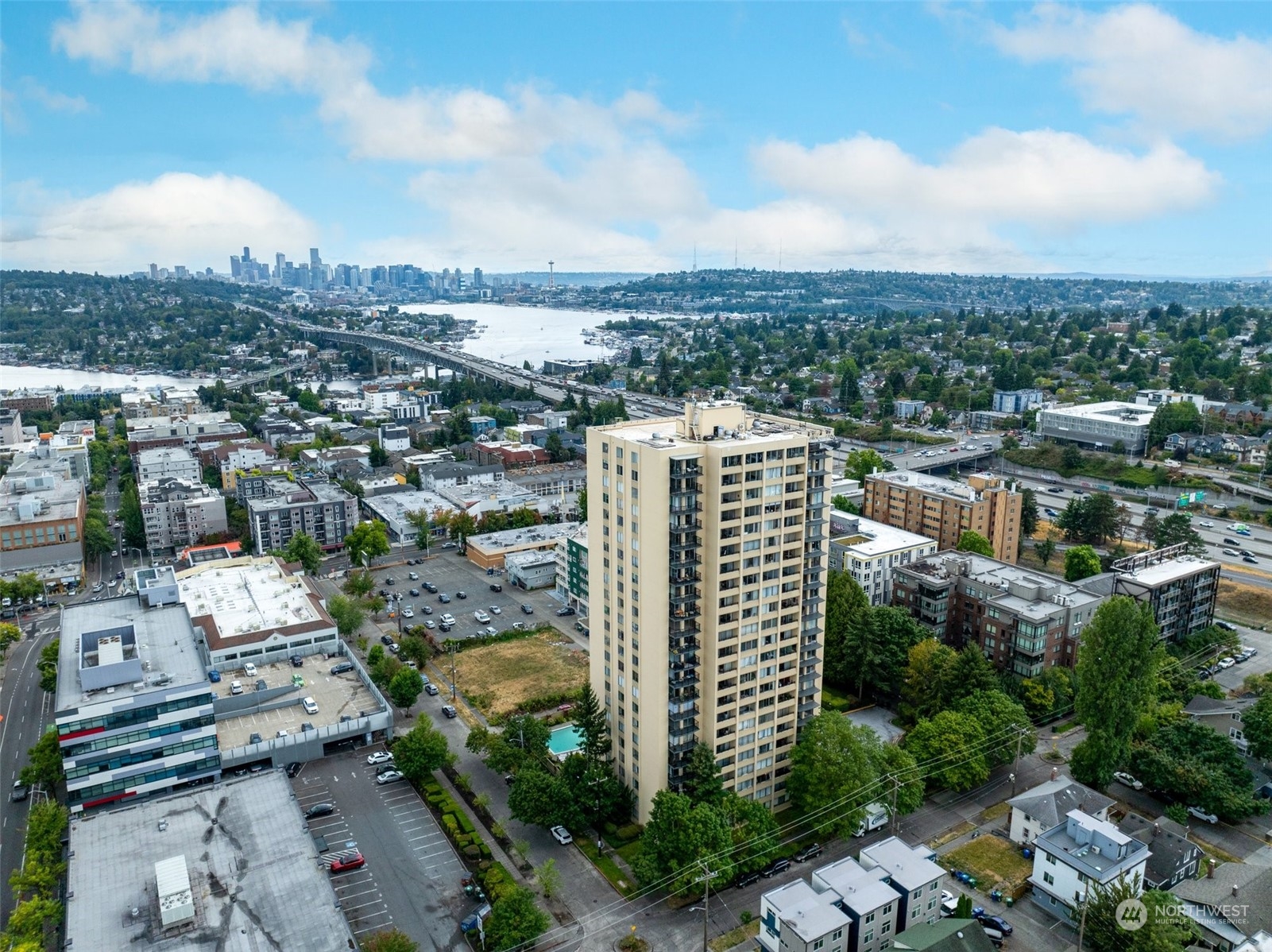 4540 8th Avenue NE Unit: 2001
