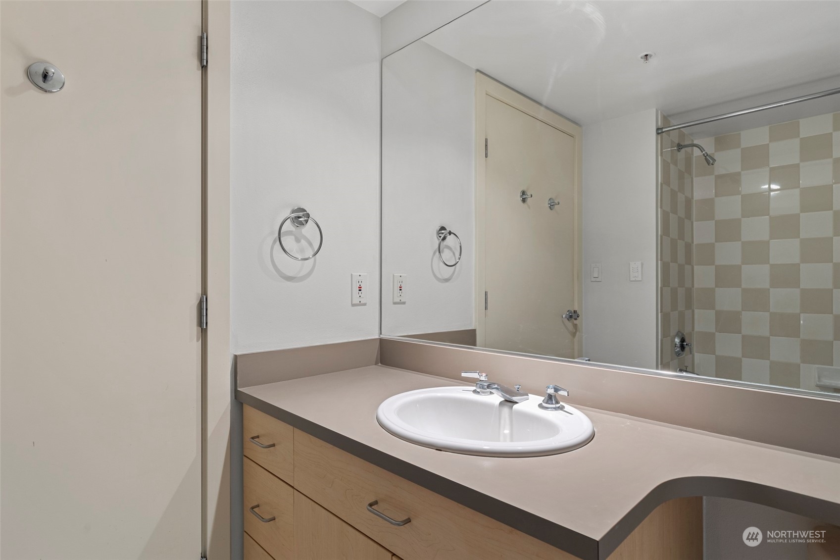 1100 106th Avenue NE Unit: 601