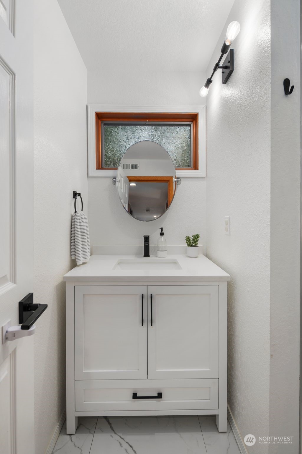 9902 Zircon Drive SW