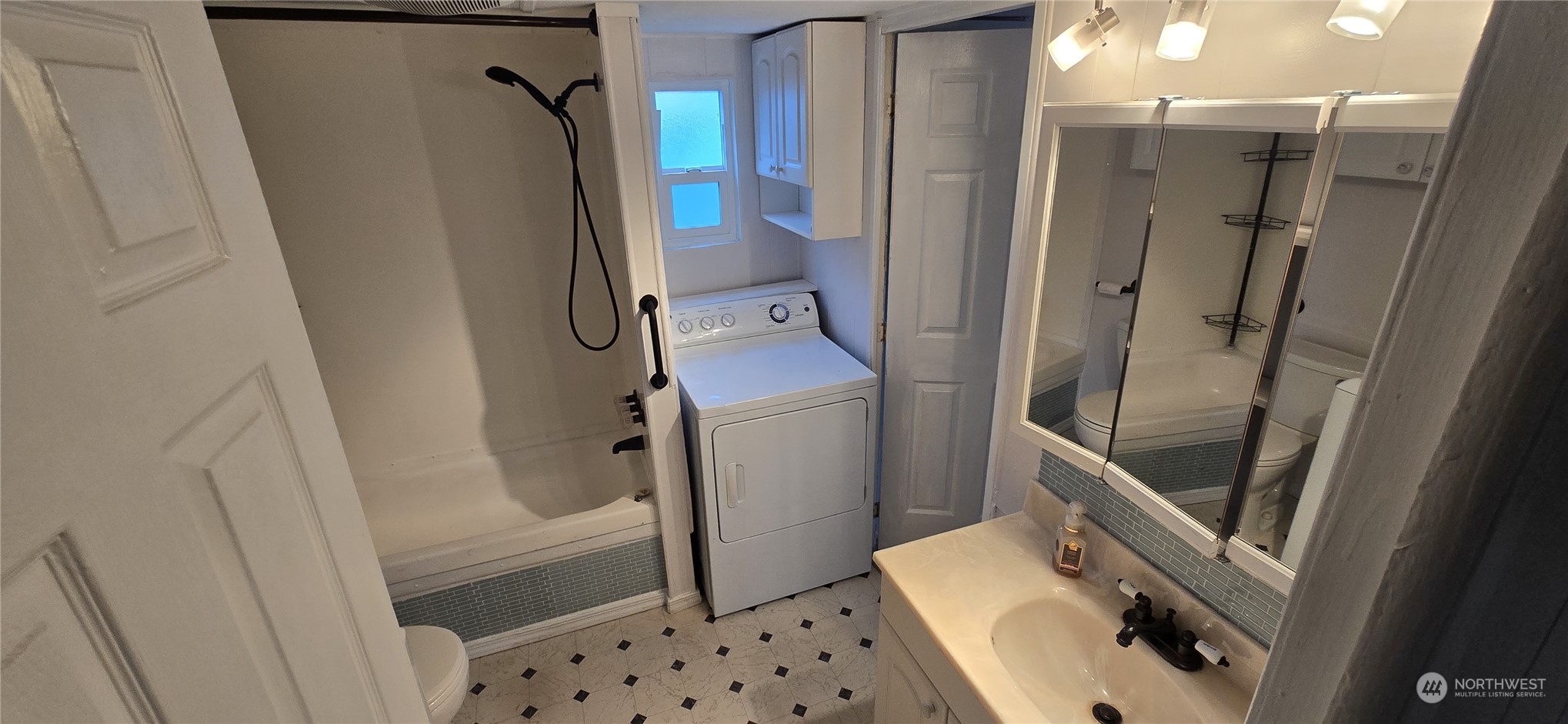 819 E 204th Street E Unit: 20