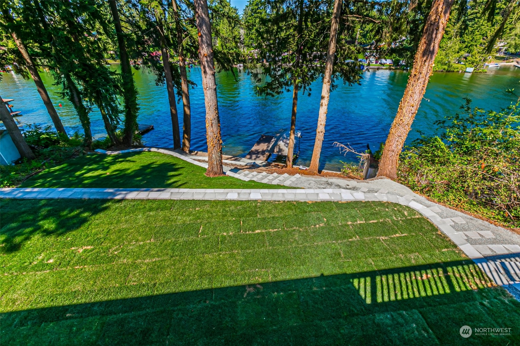 3521 Lakeridge Drive E