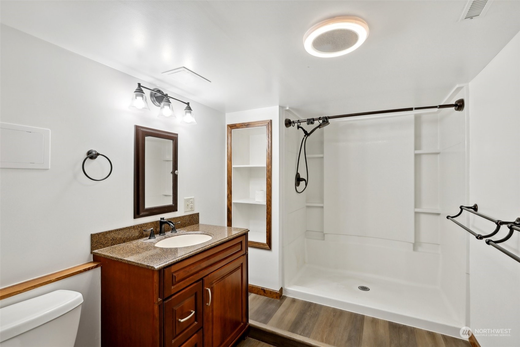 2826 NE Fernwood Court