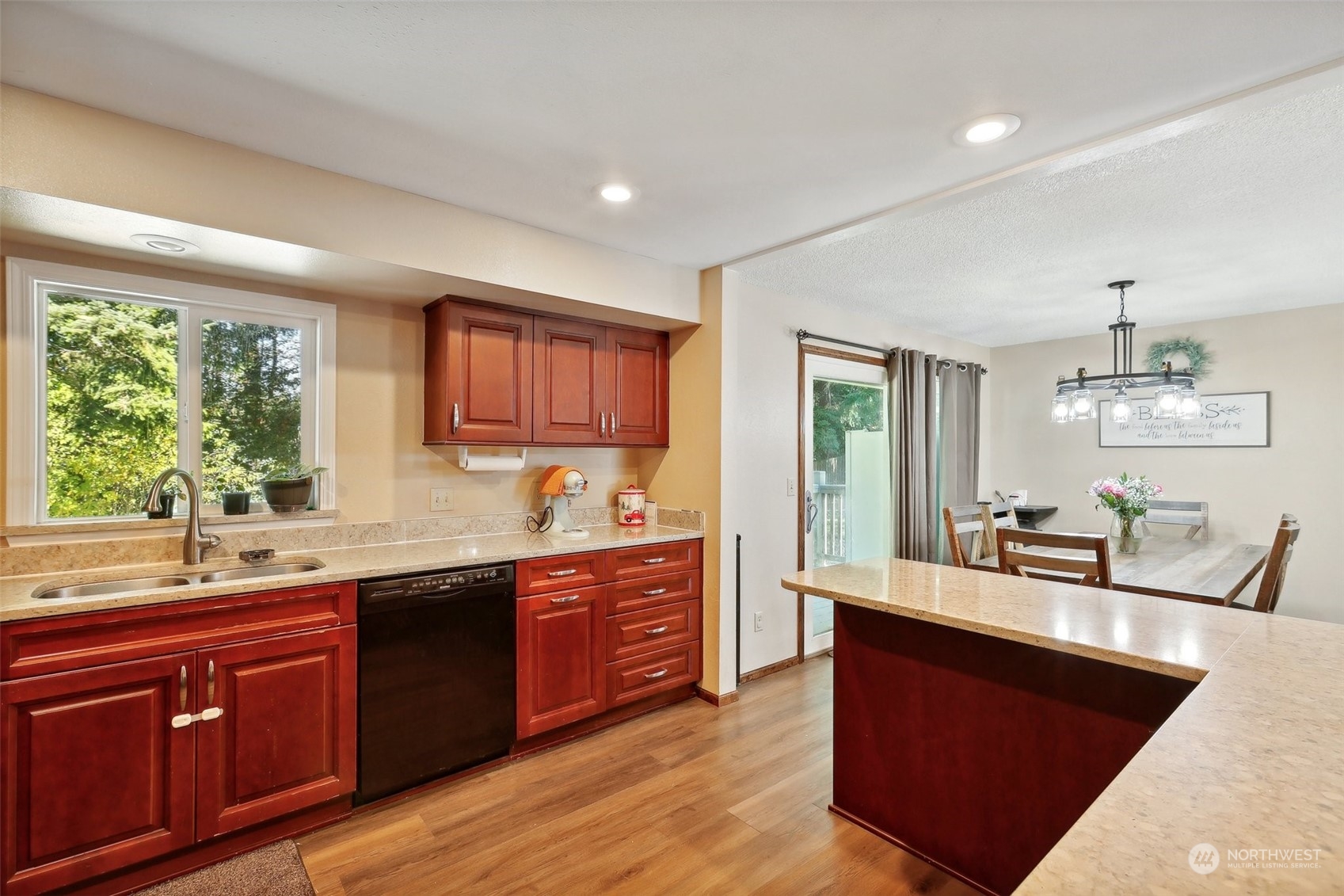 2826 NE Fernwood Court