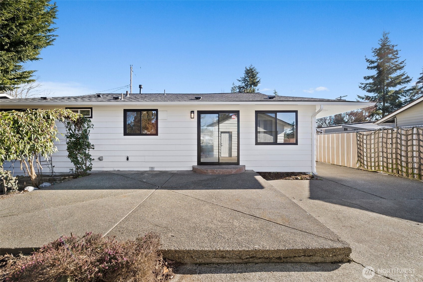 859 Redmond Avenue NE