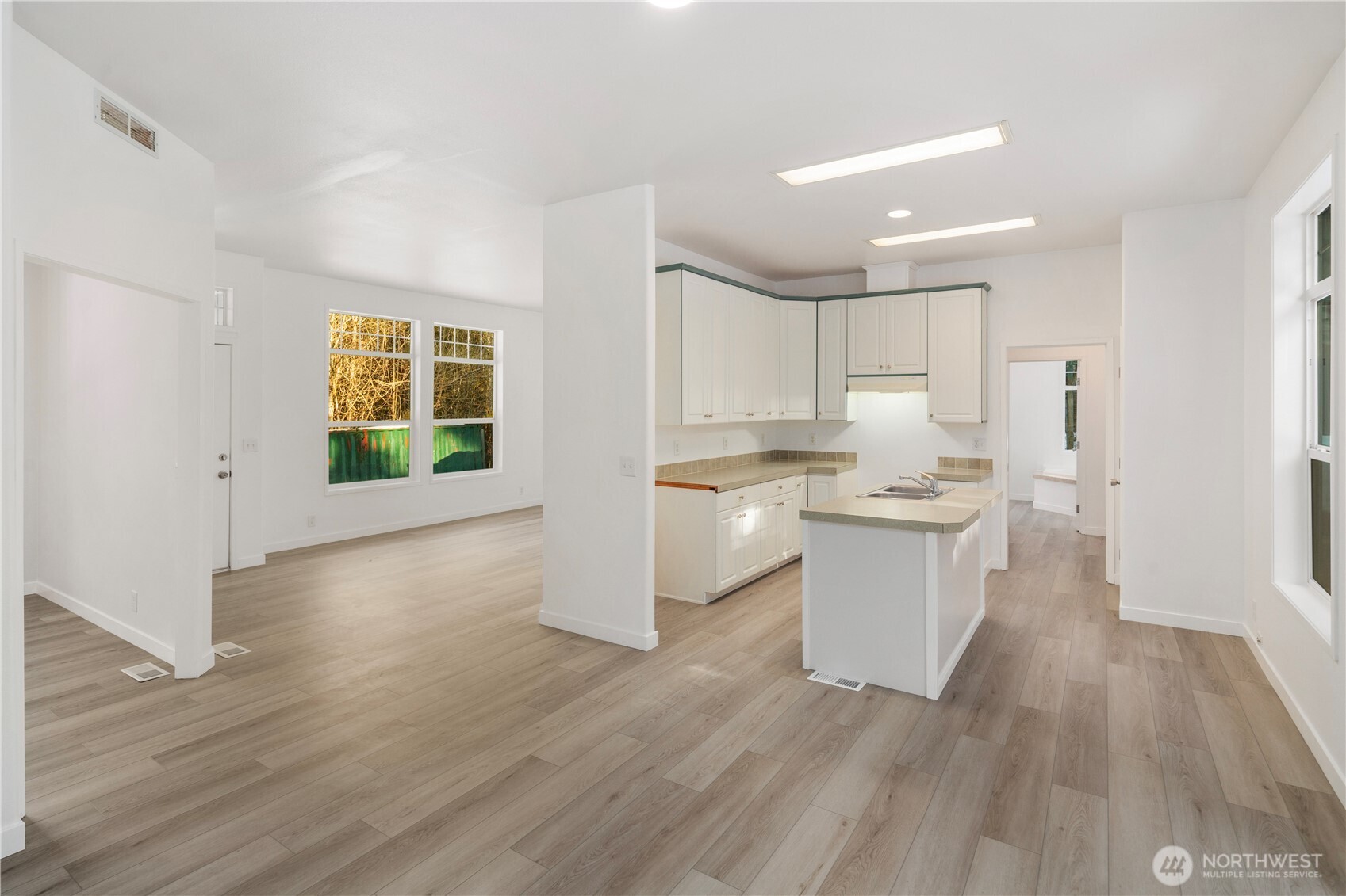 110 W Puyallup Drive