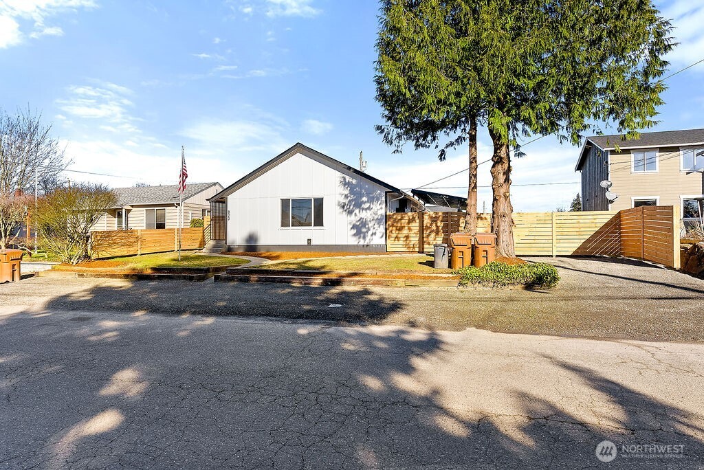 823 S 74th Street