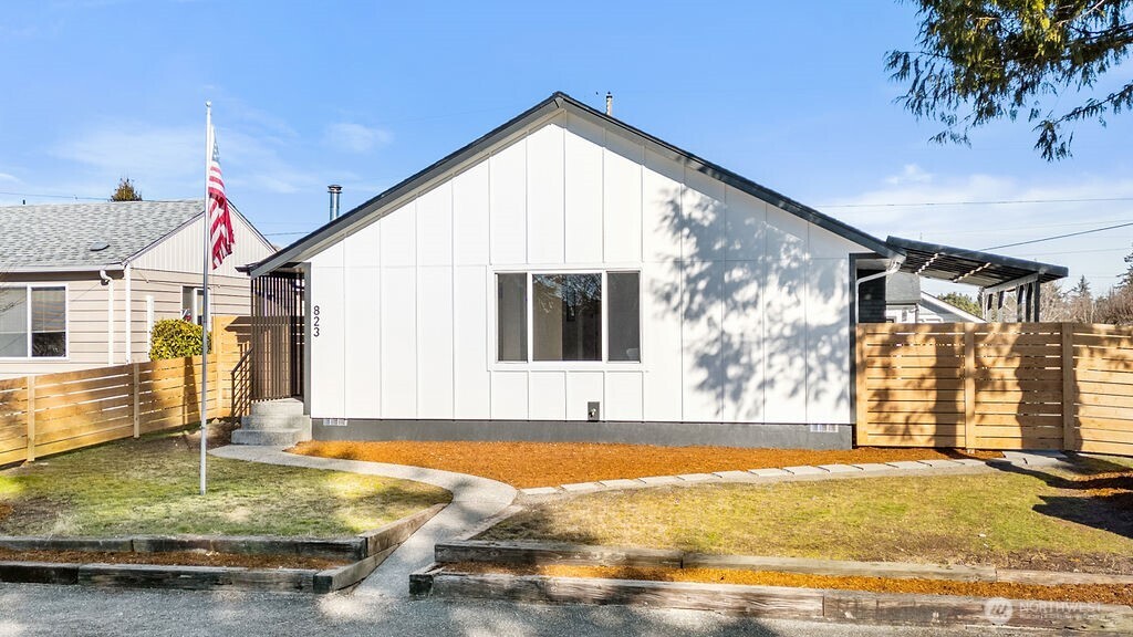 823 S 74th Street