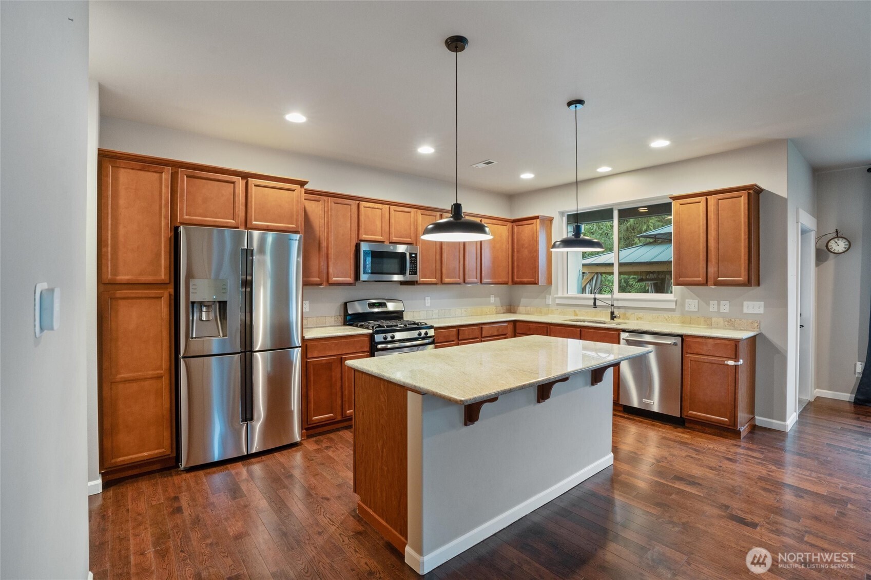 2638 NE Noll Valley Loop