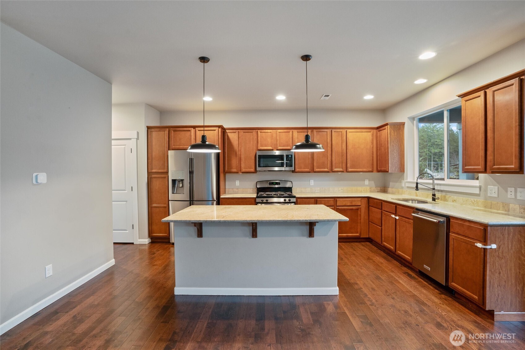 2638 NE Noll Valley Loop