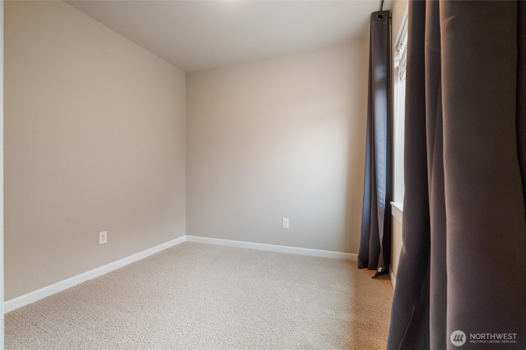 2638 NE Noll Valley Loop