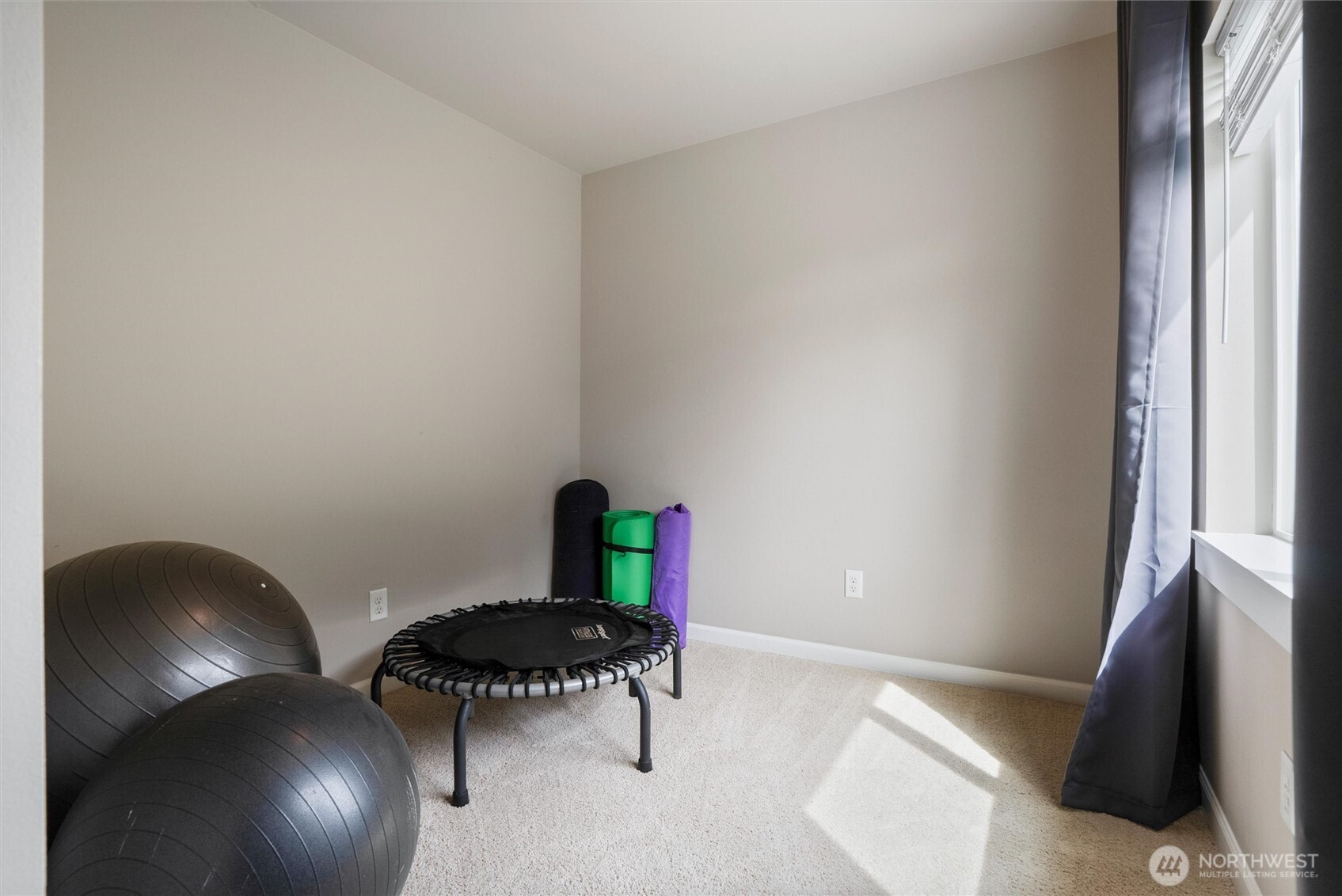 2638 NE Noll Valley Loop