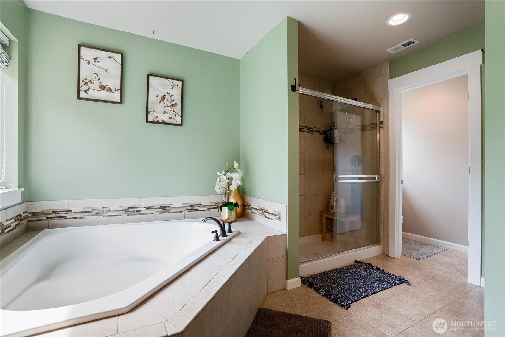 2638 NE Noll Valley Loop