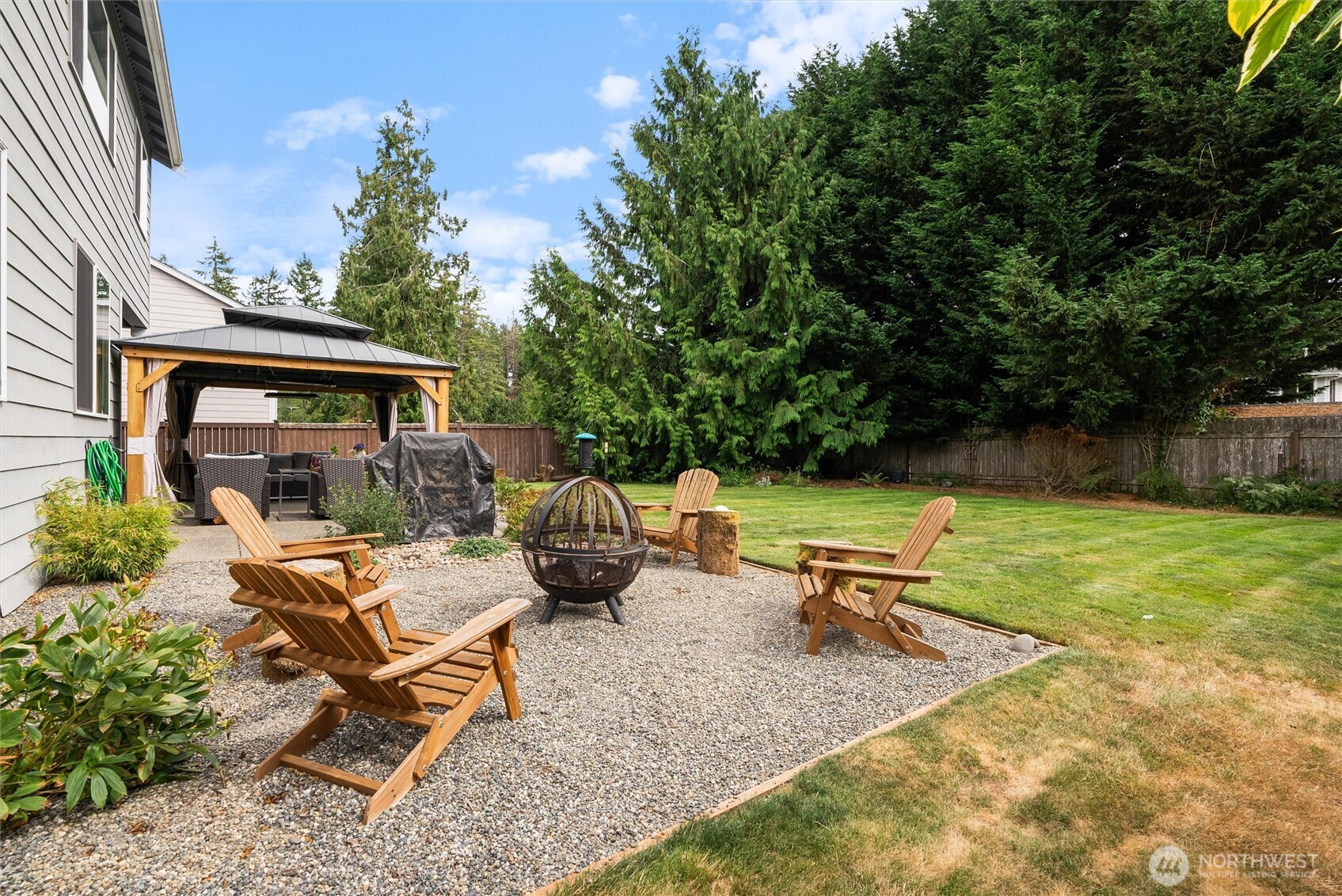 2638 NE Noll Valley Loop