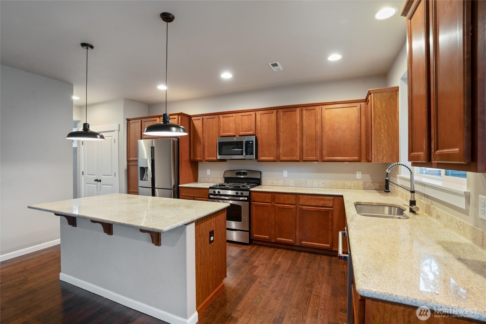 2638 NE Noll Valley Loop