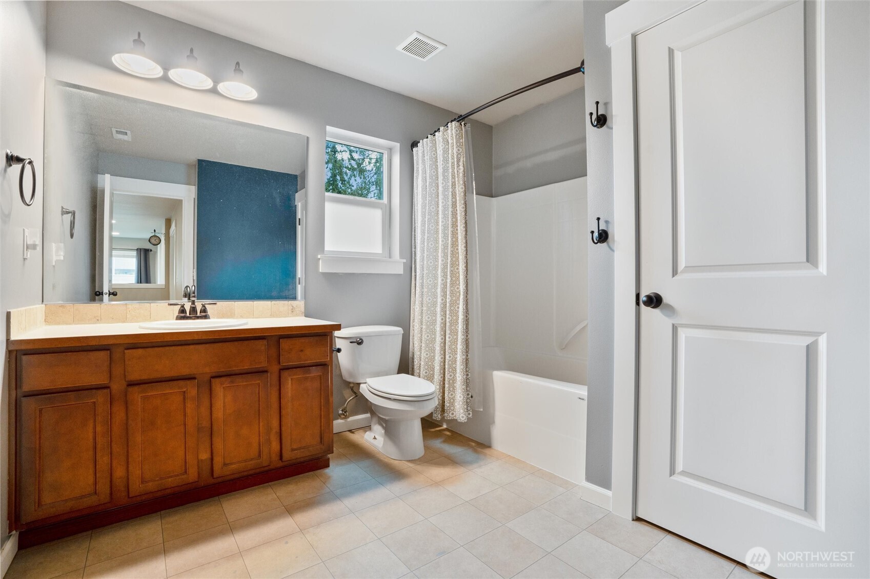 2638 NE Noll Valley Loop