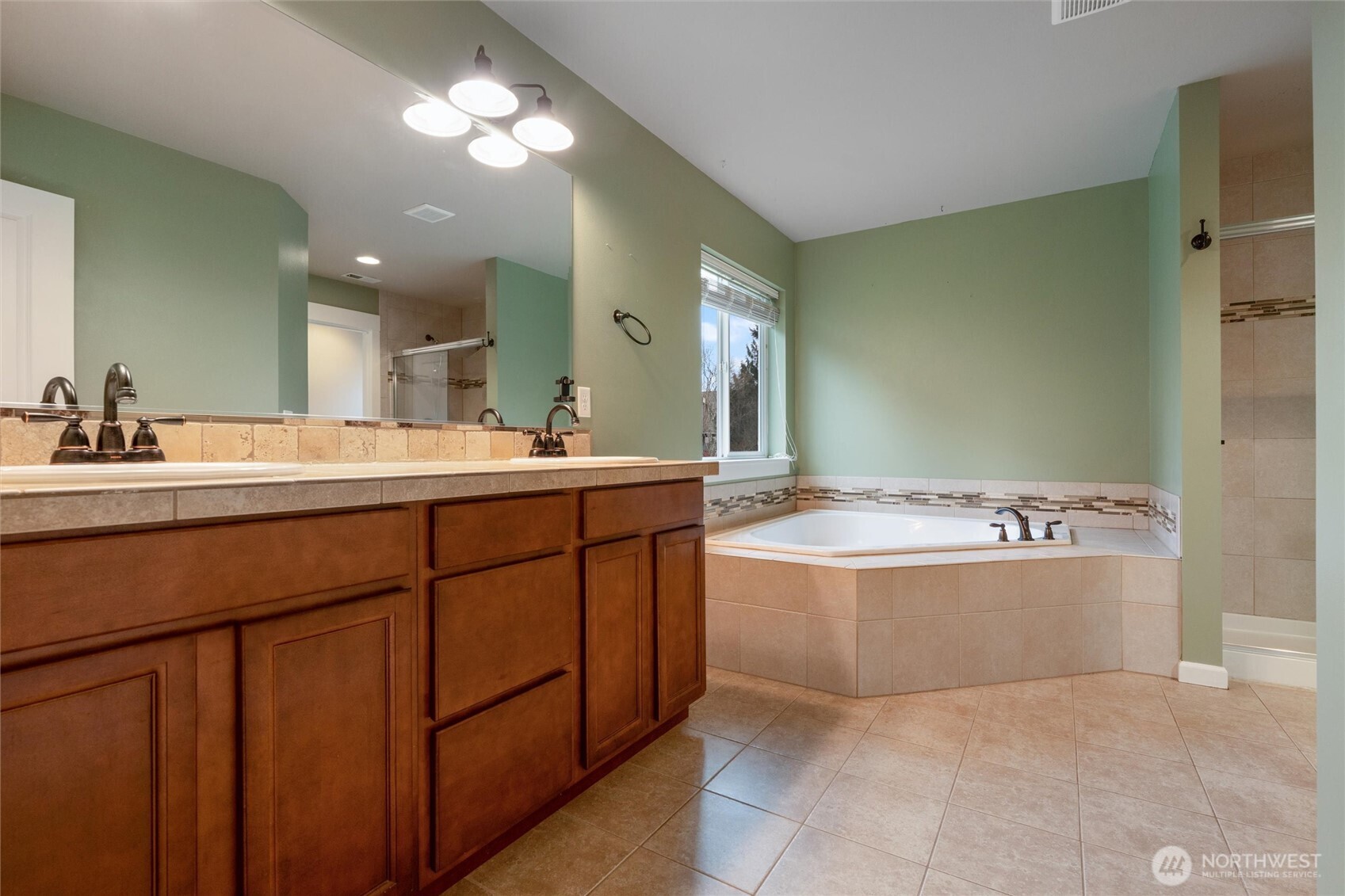 2638 NE Noll Valley Loop