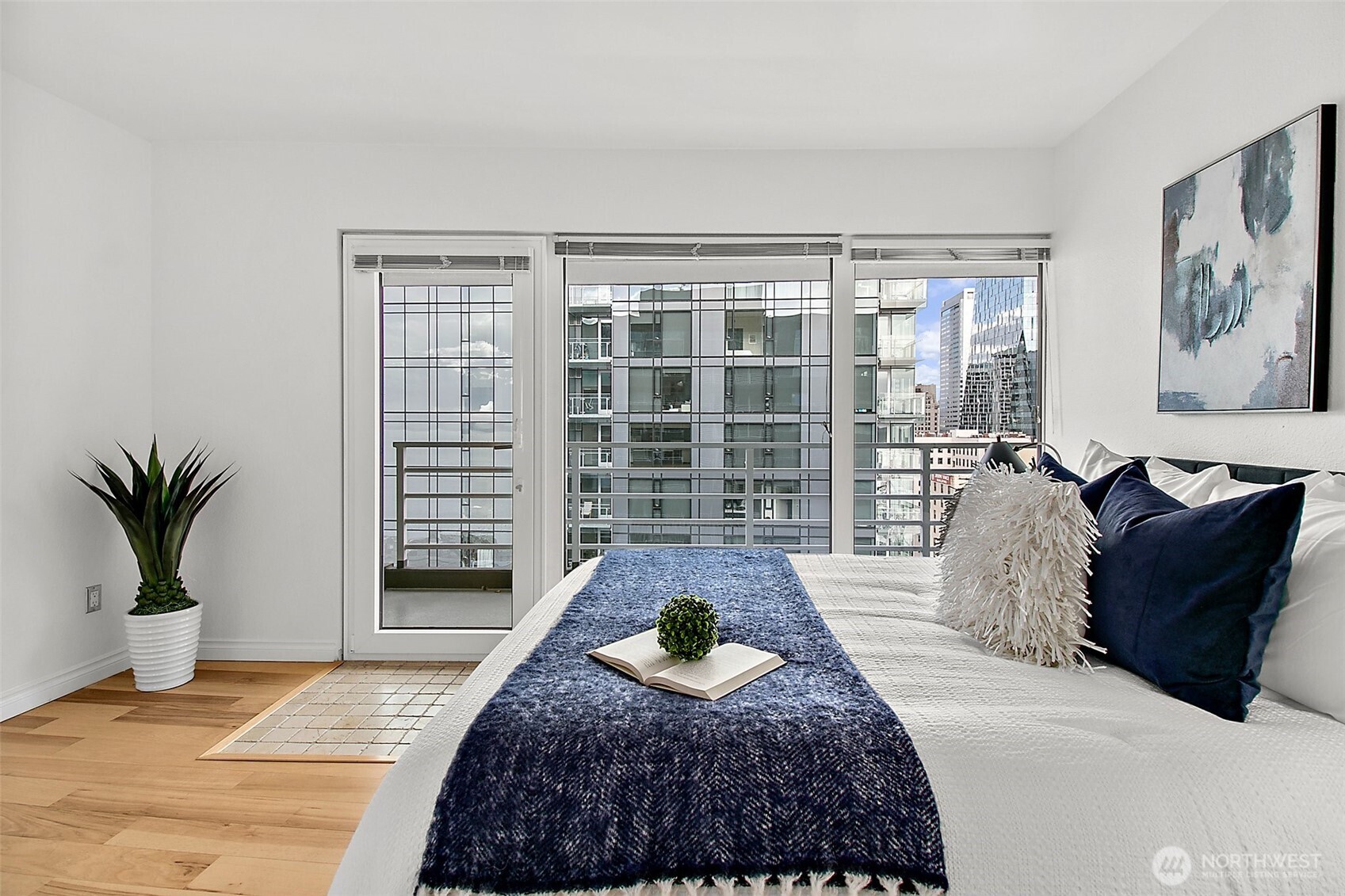 1415 2nd Avenue Unit: 2206