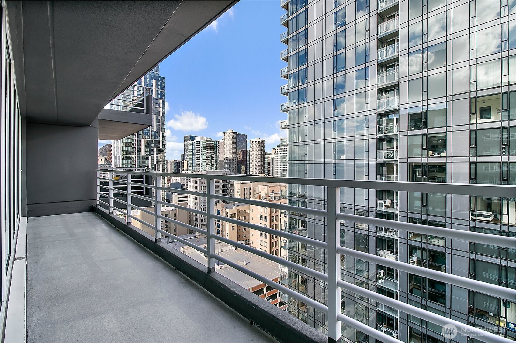 1415 2nd Avenue Unit: 2206