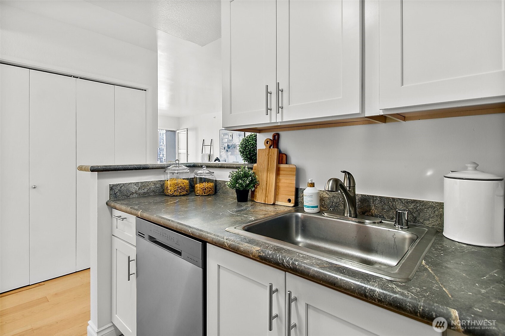 1415 2nd Avenue Unit: 2206