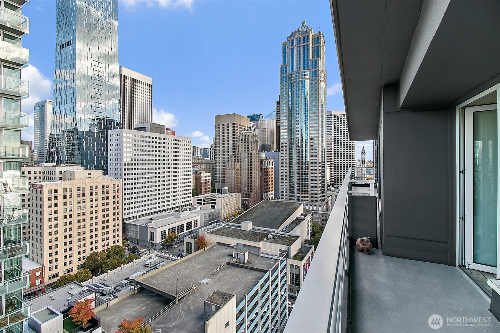 1415 2nd Avenue Unit: 2206