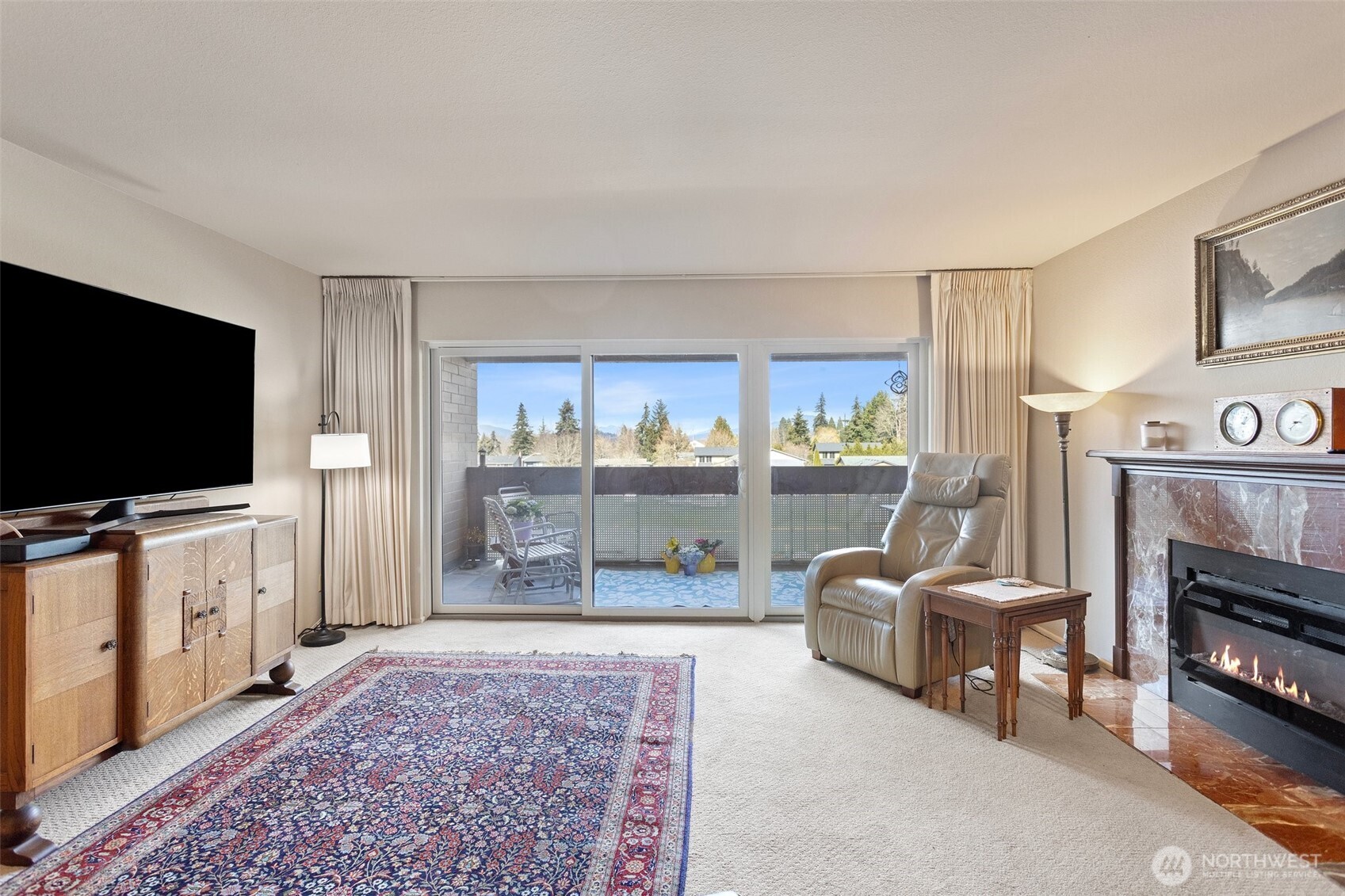 2021 N LaVenture Road Unit: 303